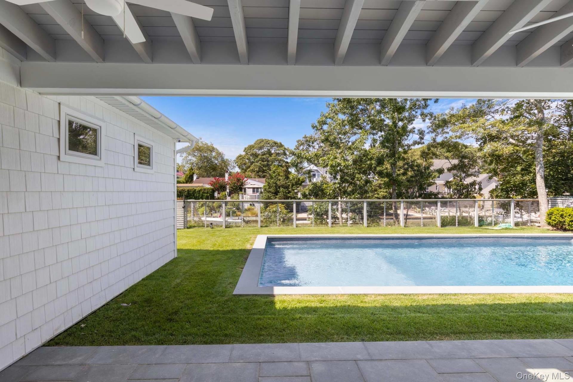 4 Bonita Road, East Quogue, NY 11942