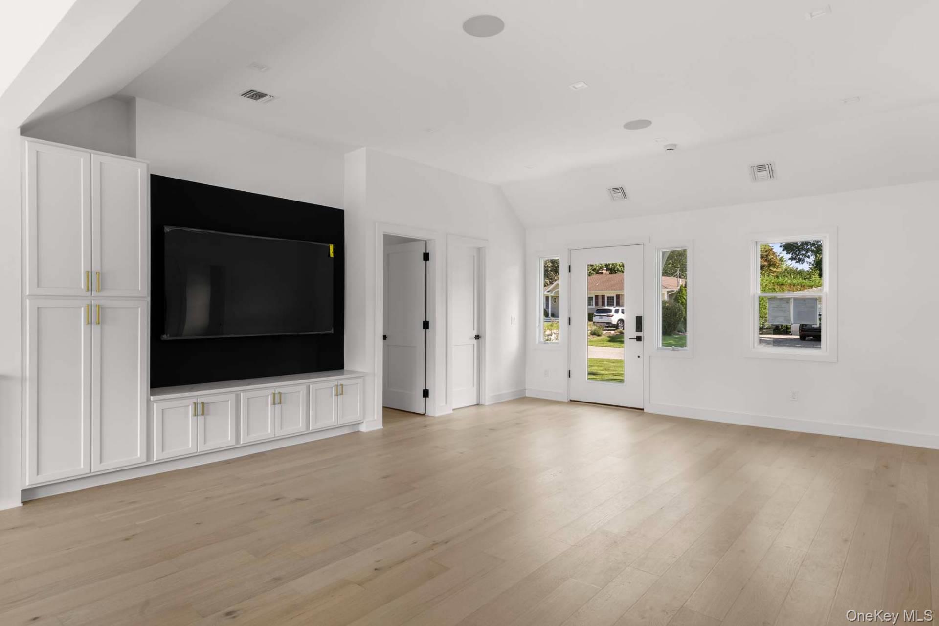 4 Bonita Road, East Quogue, NY 11942