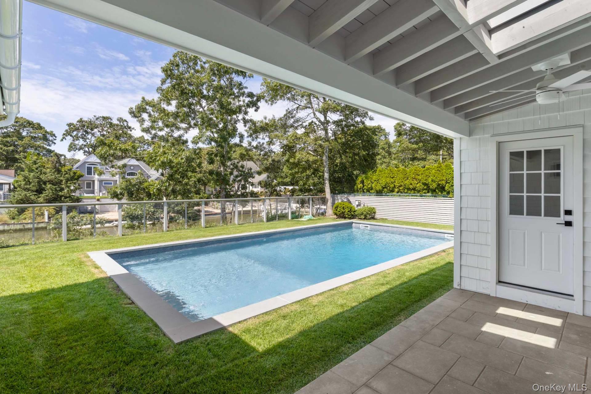 4 Bonita Road, East Quogue, NY 11942