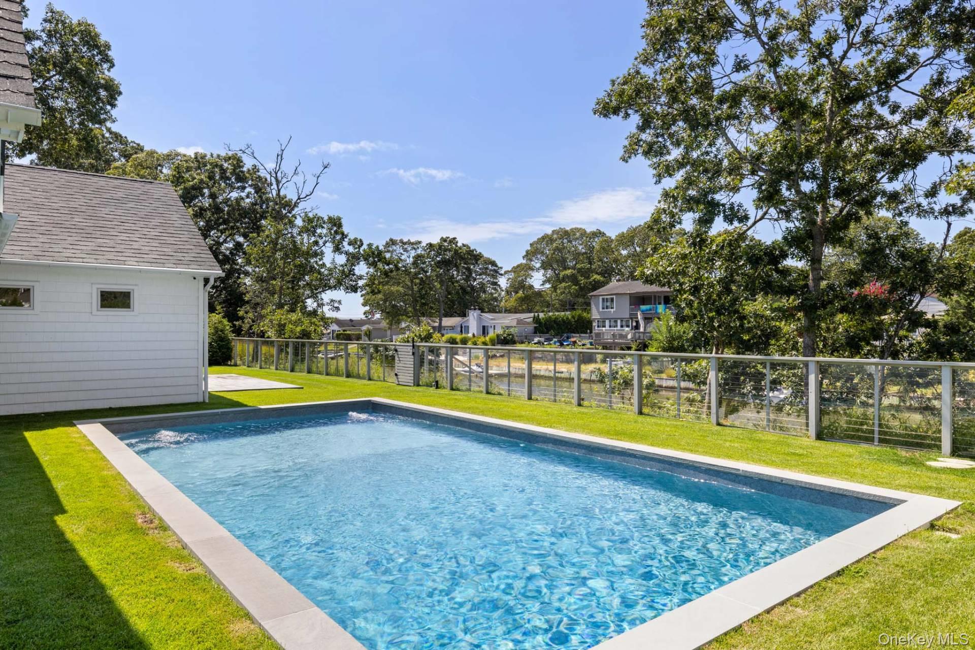 4 Bonita Road, East Quogue, NY 11942