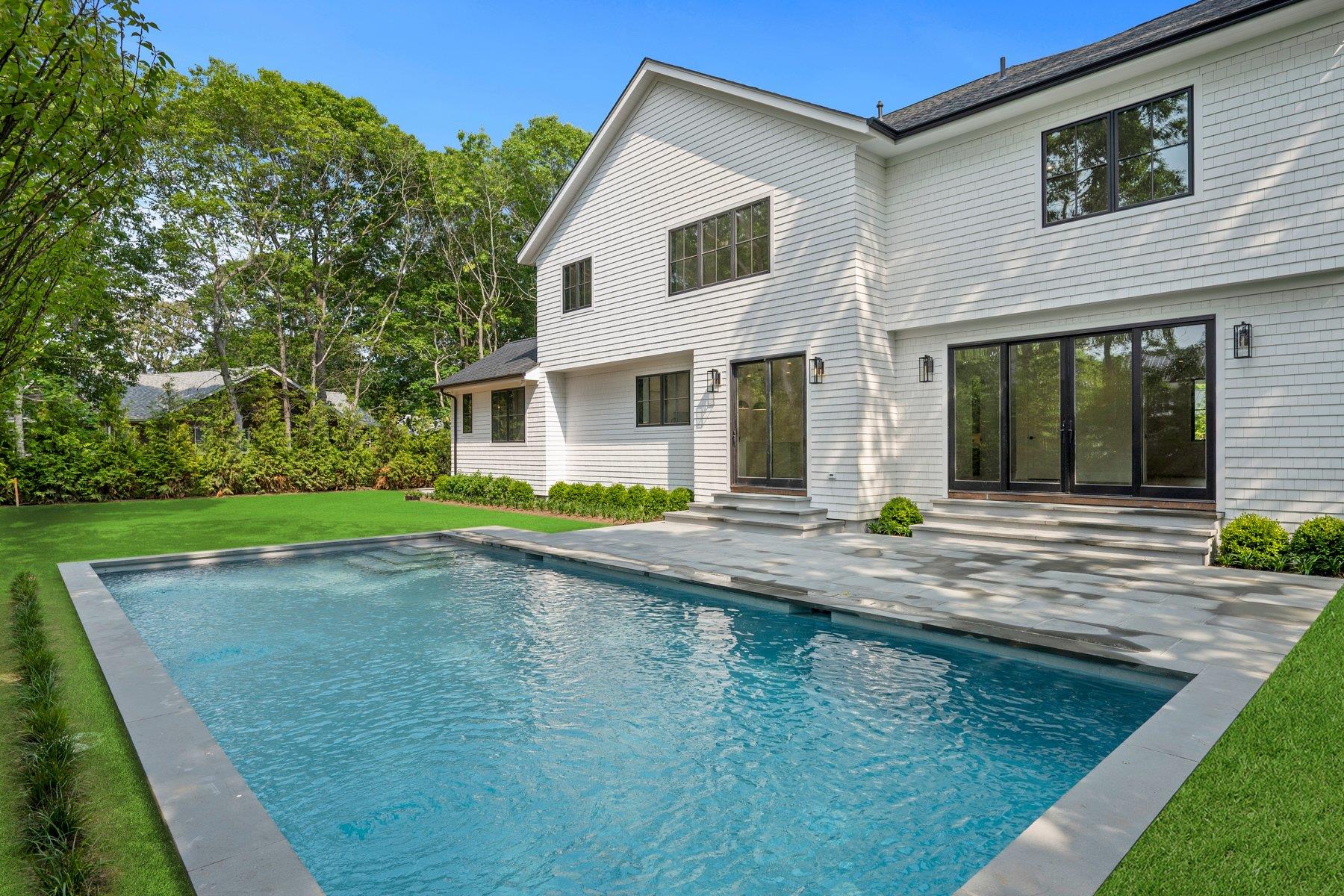 466 Montauk Highway, Westhampton Beach, NY 11978