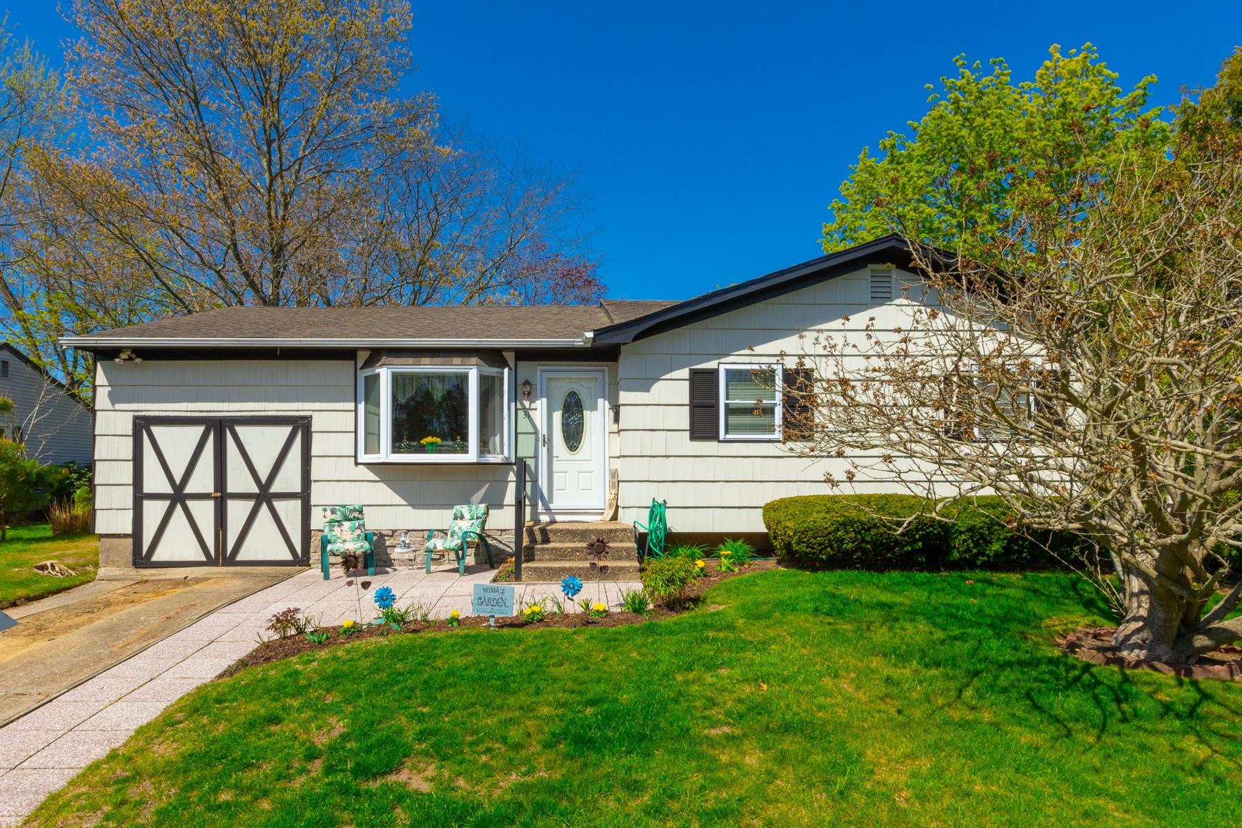 31 Dena Drive, Blue Point, NY 11715