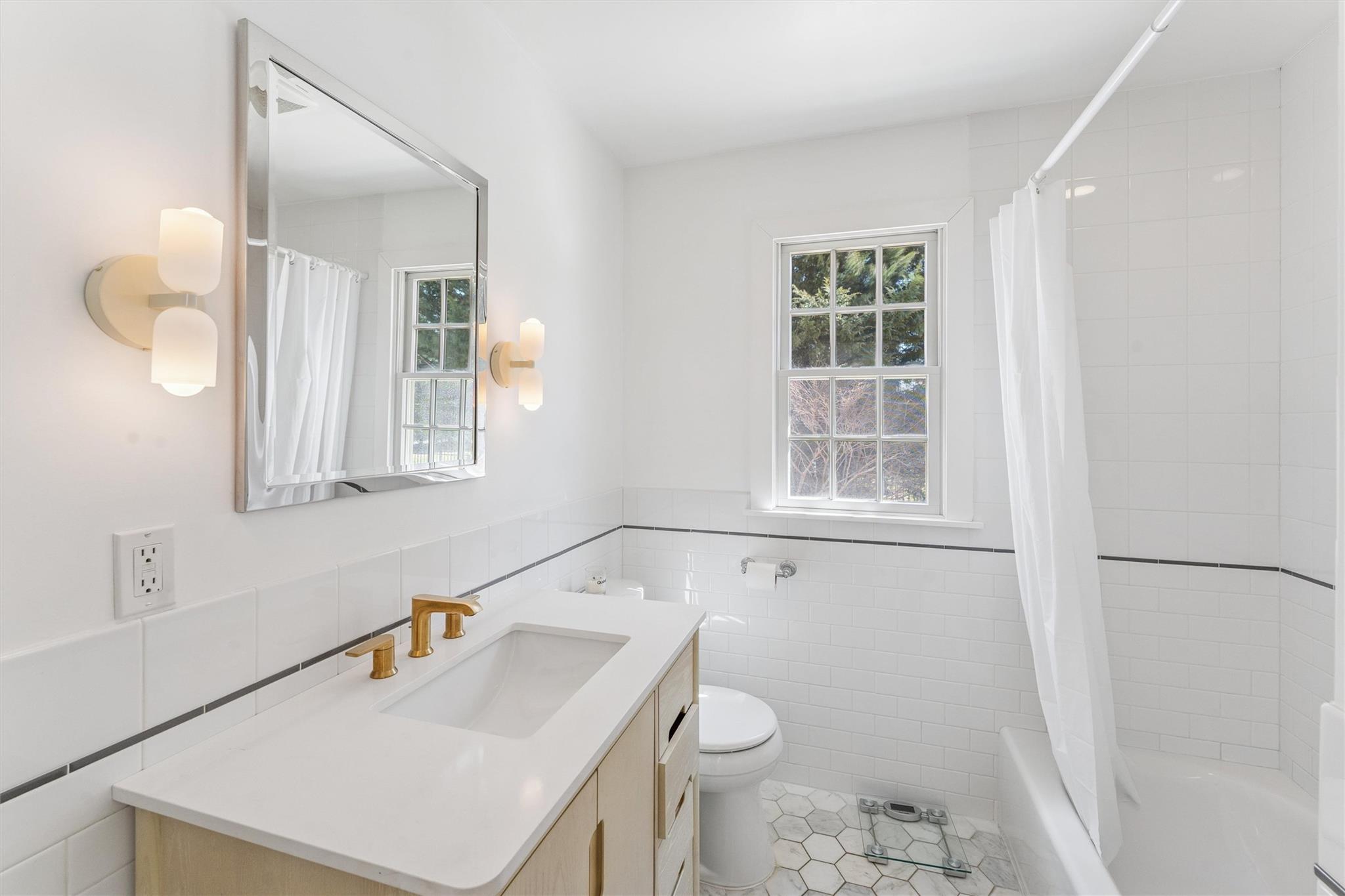 25 Lamb Avenue, Quogue, NY 11959