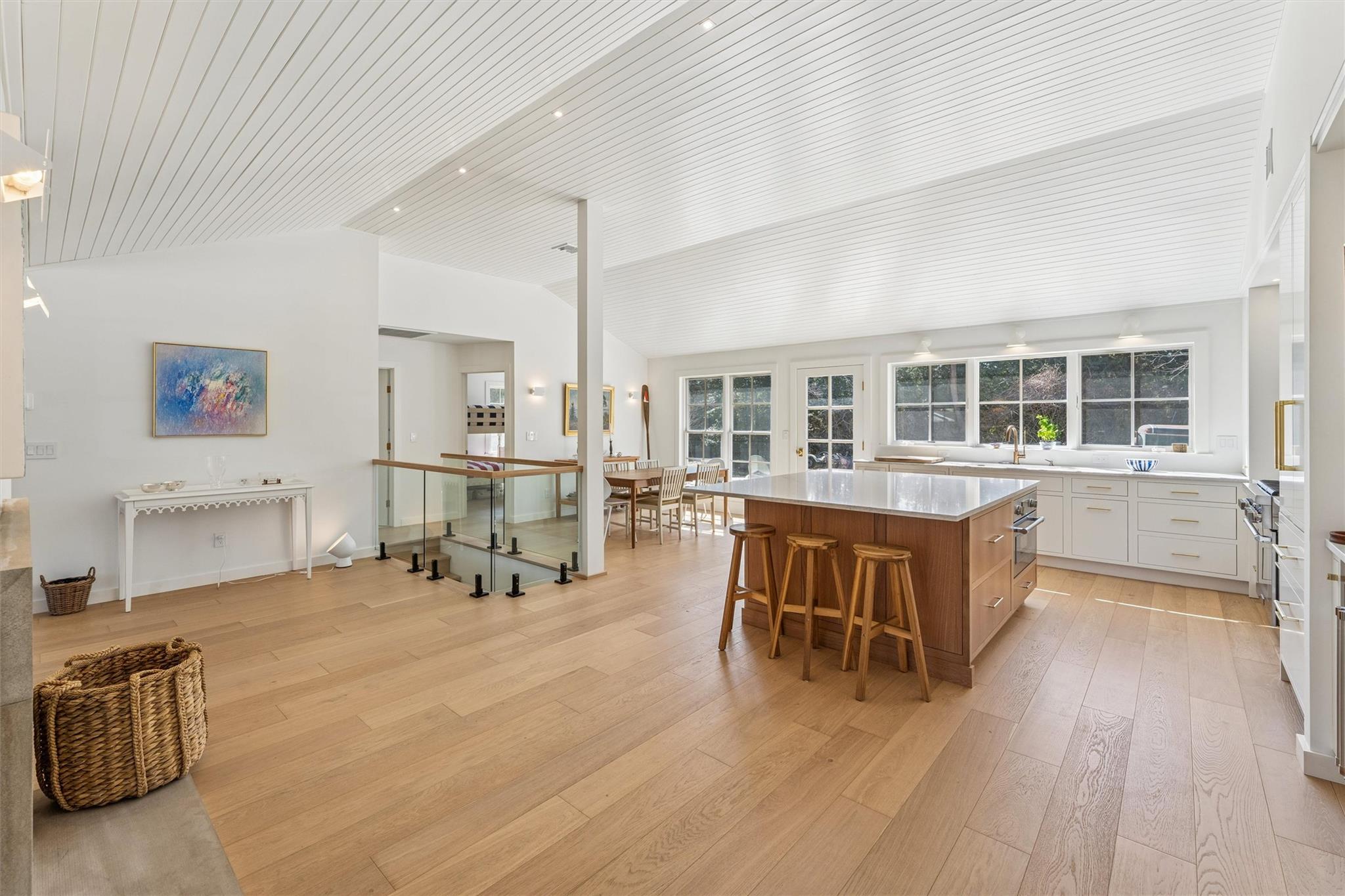 25 Lamb Avenue, Quogue, NY 11959