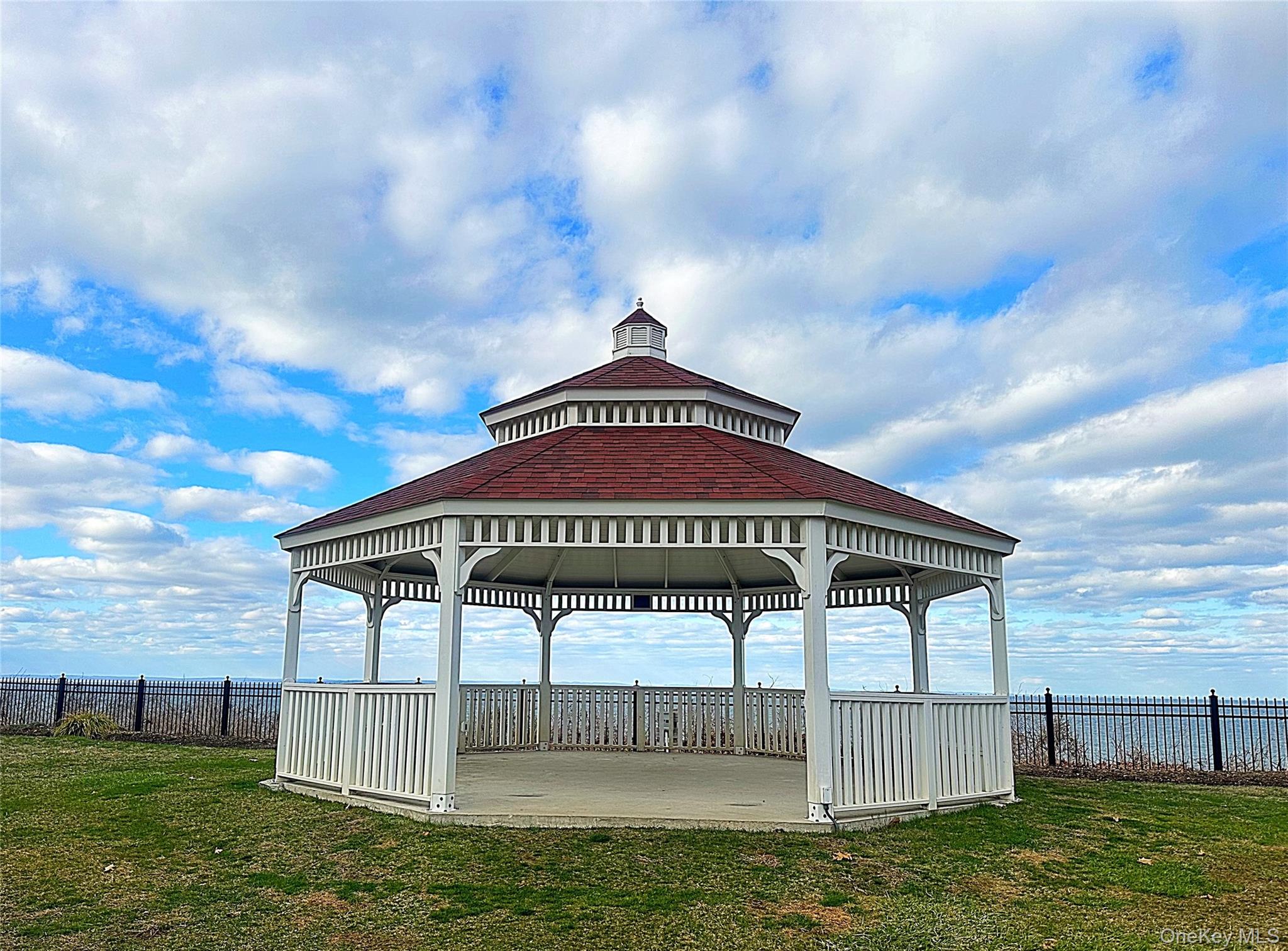 39 Cliff Road, Port Jefferson, NY 11777