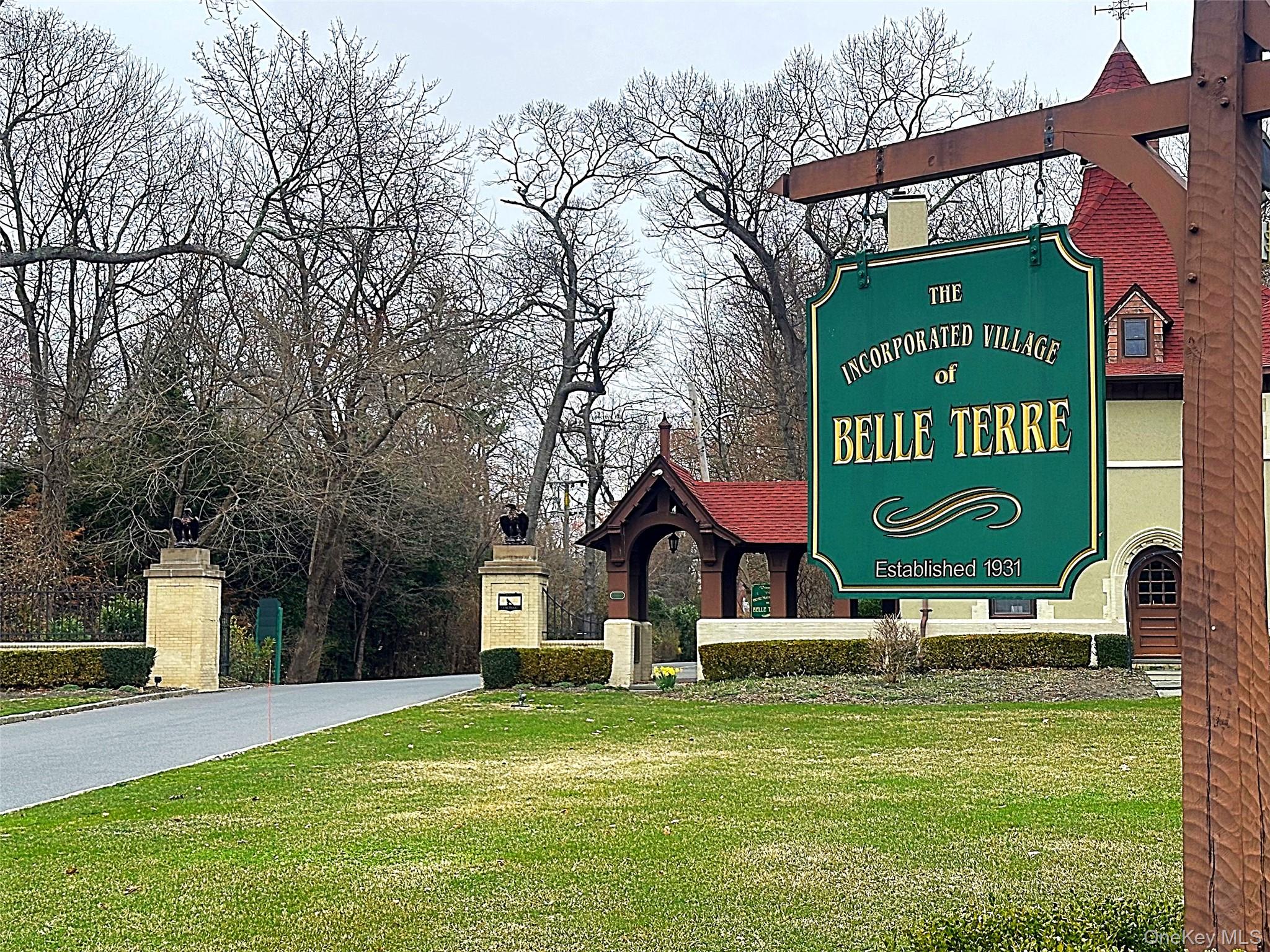 39 Cliff Road, Port Jefferson, NY 11777