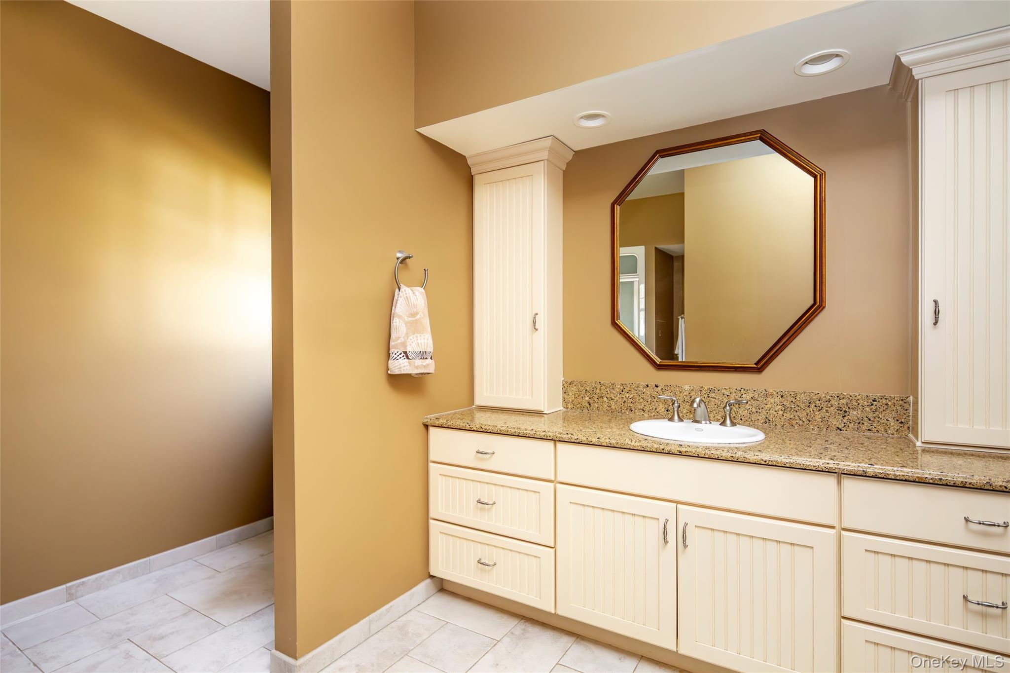 27 Country Club Drive, Shelter Island, NY 11964