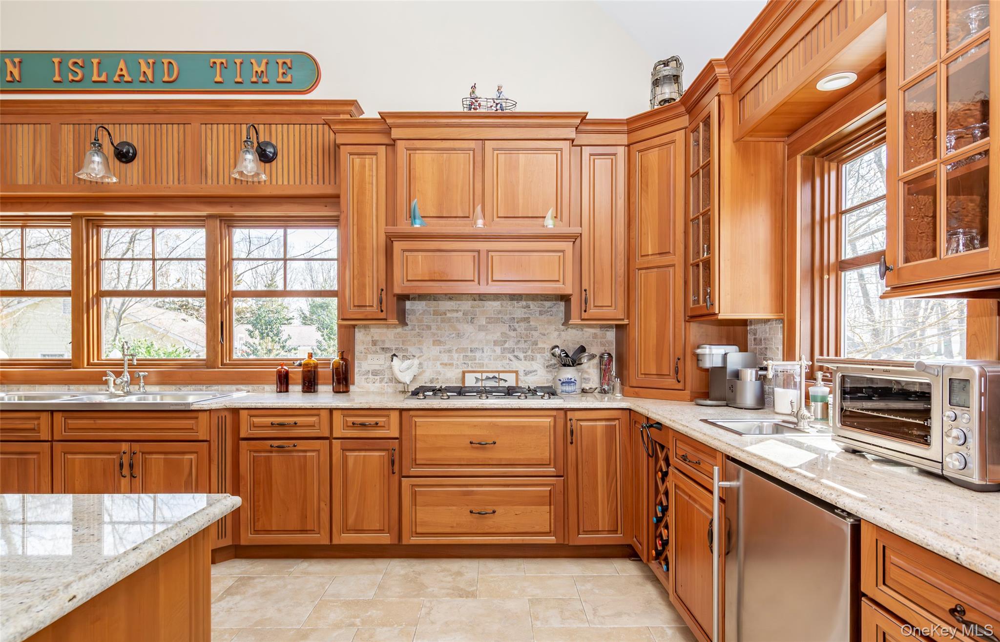 27 Country Club Drive, Shelter Island, NY 11964