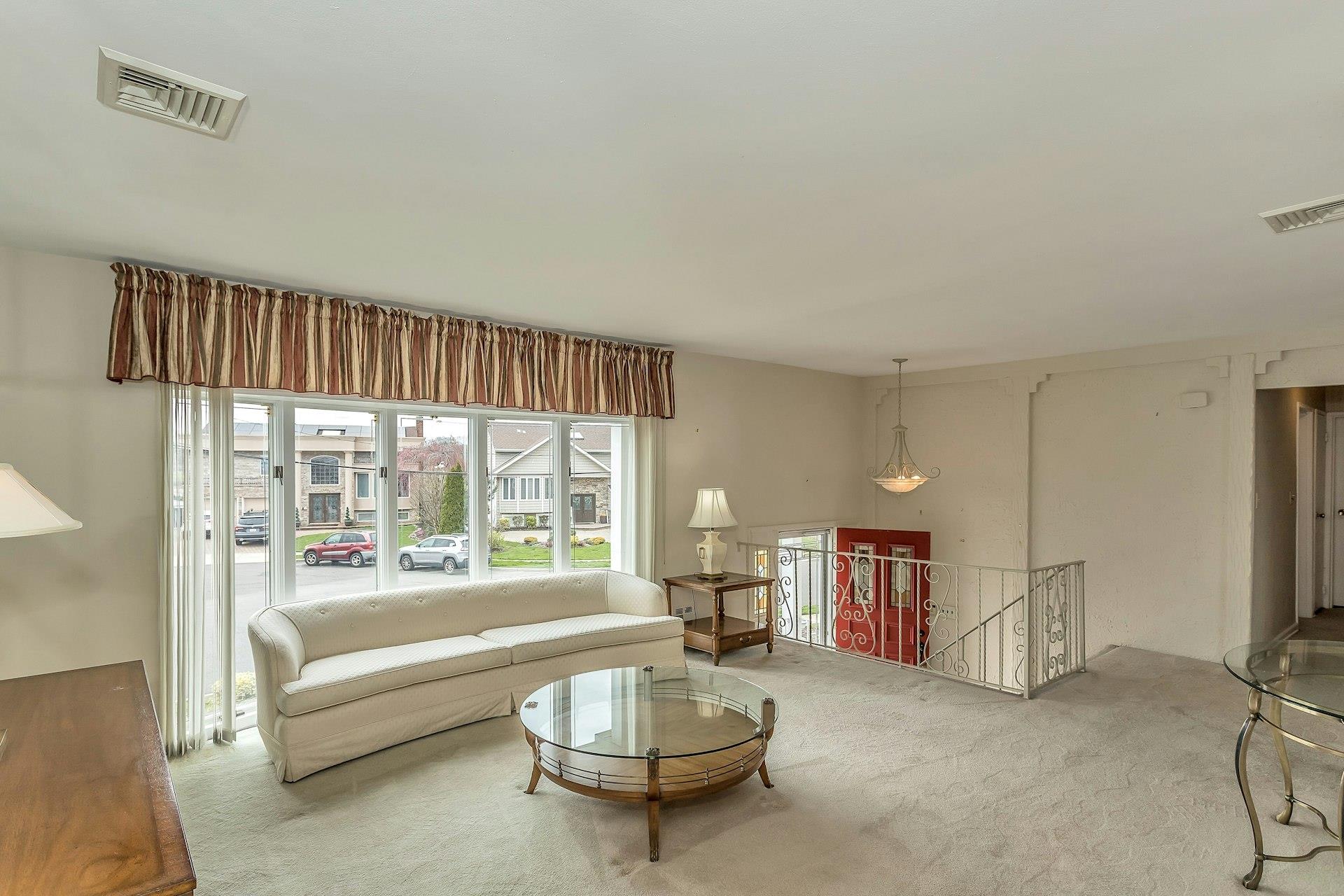 2959 Clubhouse Road, Merrick, NY 11566