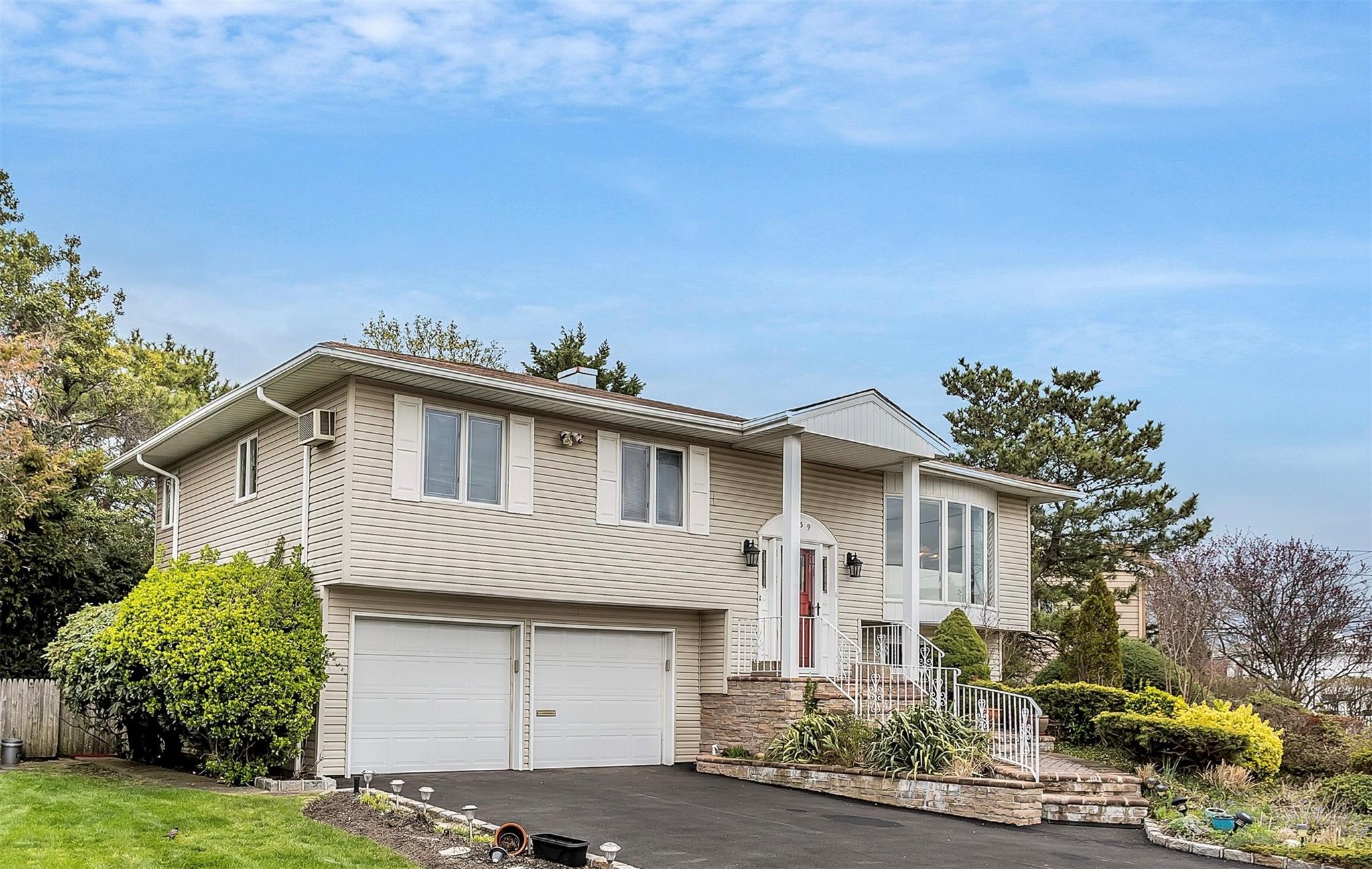 2959 Clubhouse Road, Merrick, NY 11566