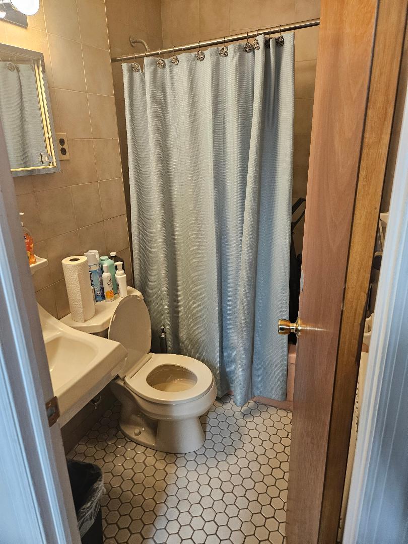 9216 Astoria Boulevard, East Elmhurst, NY 11369