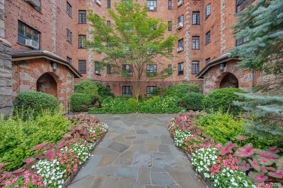 45 Pondfield Road W # 4C, Bronxville, NY 10708