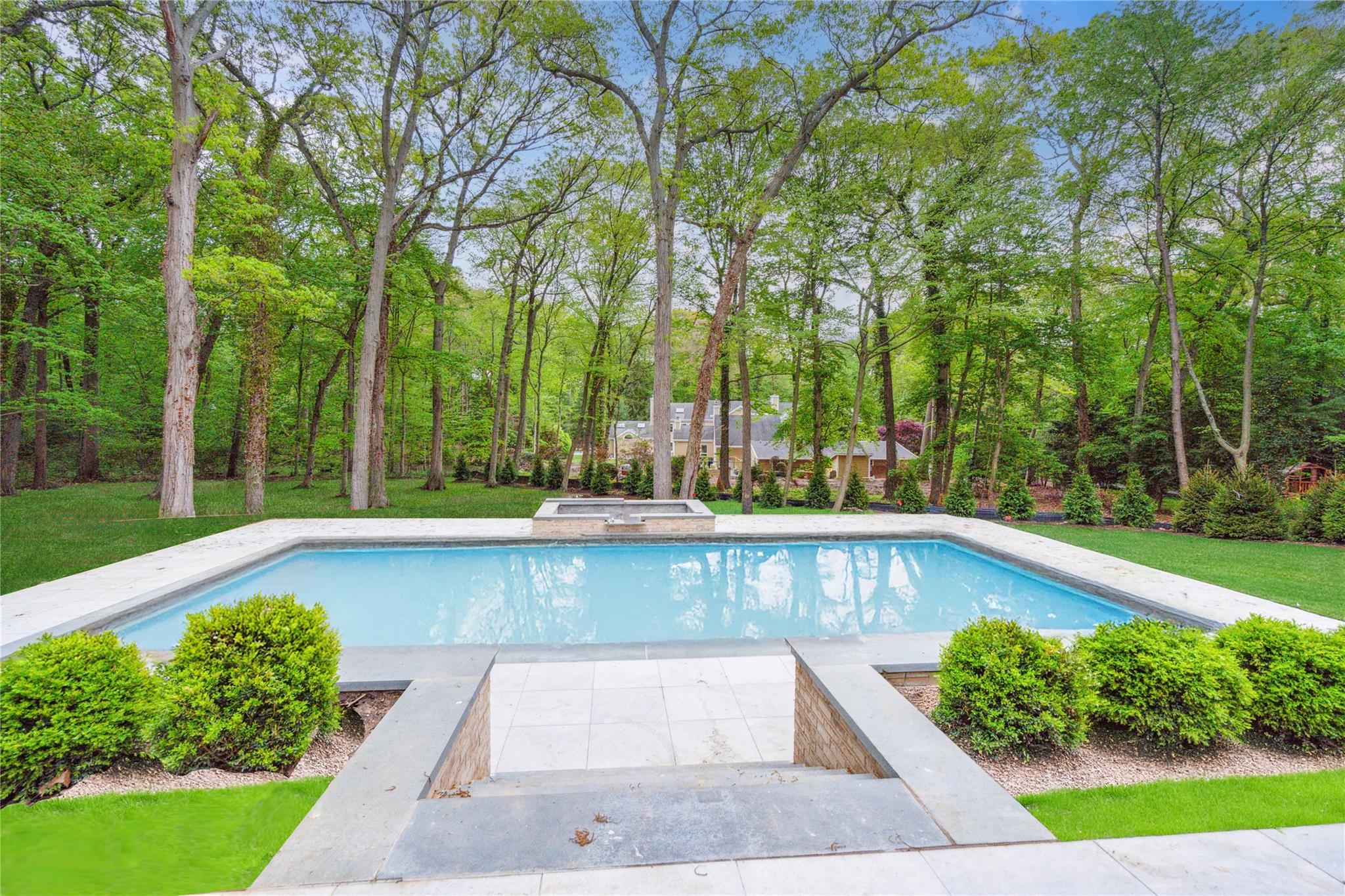 20 Knollwood Road, Muttontown, NY 11545