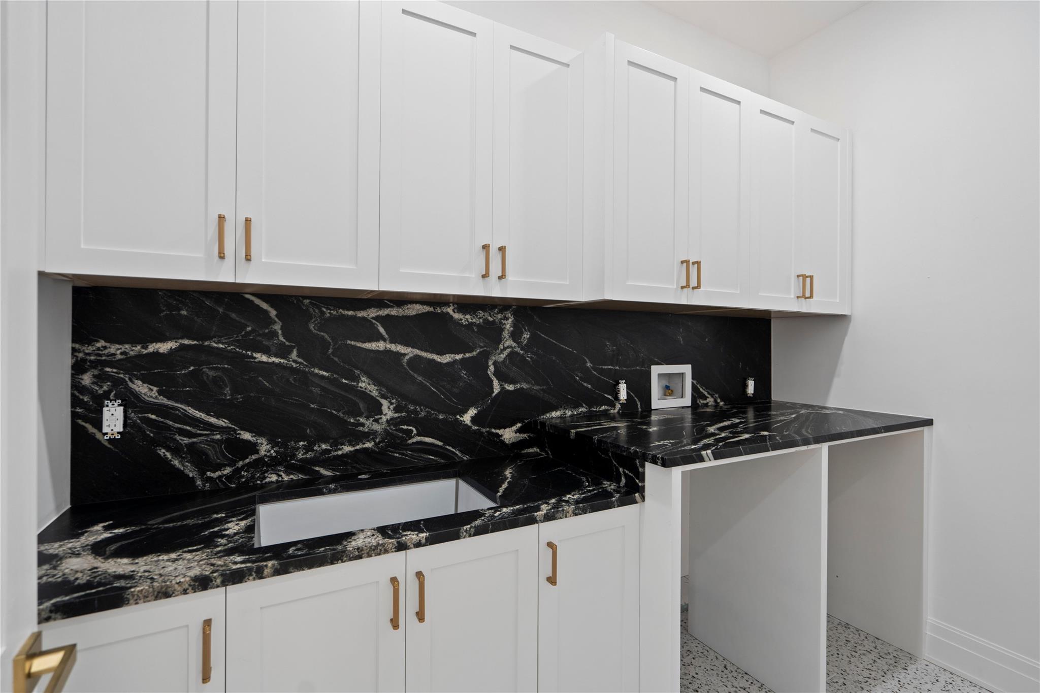 20 Knollwood Road, Muttontown, NY 11545