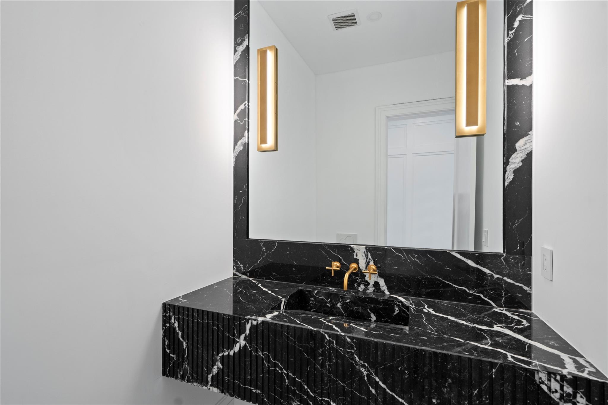 20 Knollwood Road, Muttontown, NY 11545