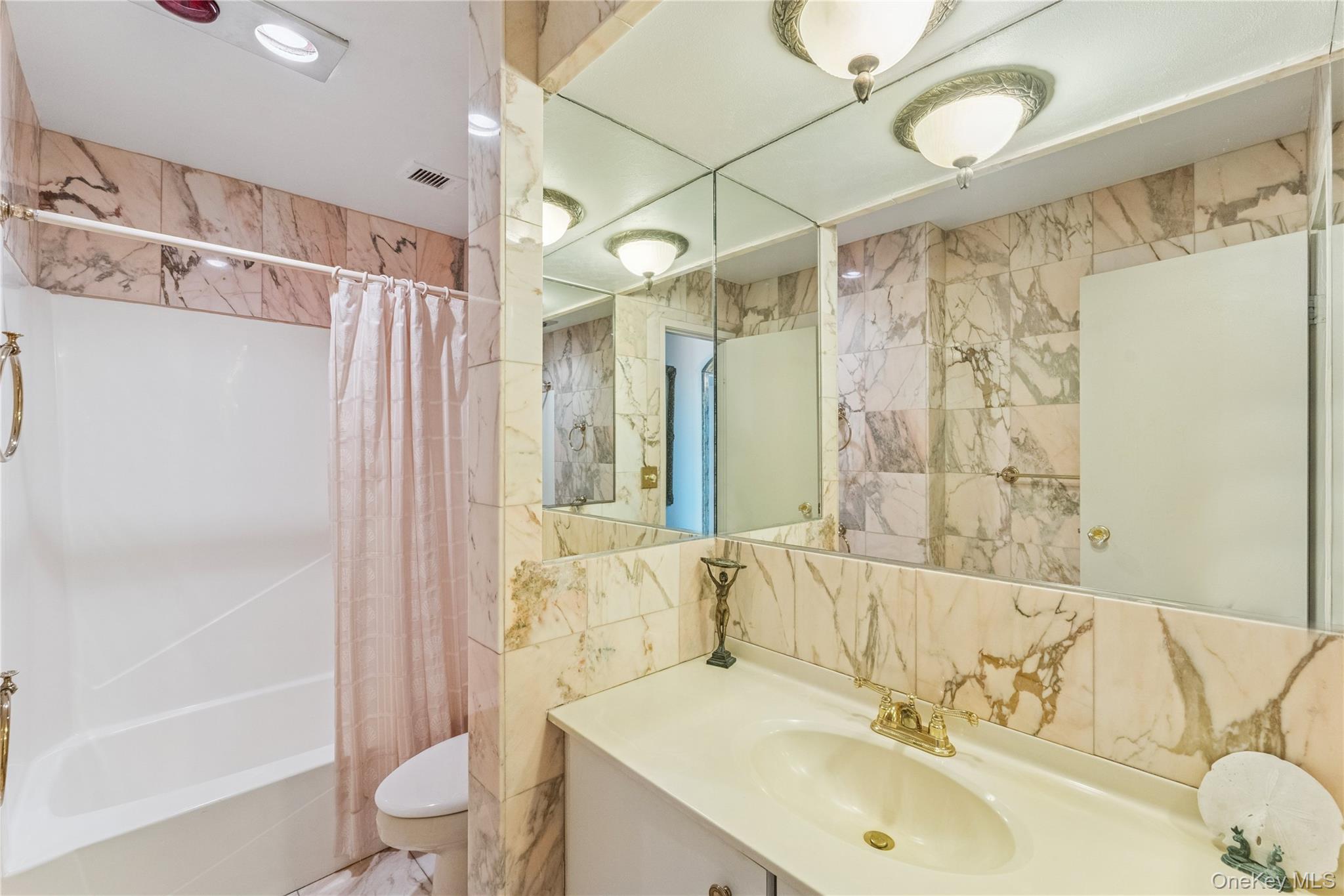 253 Dune Road # 48, Westhampton Beach, NY 11978