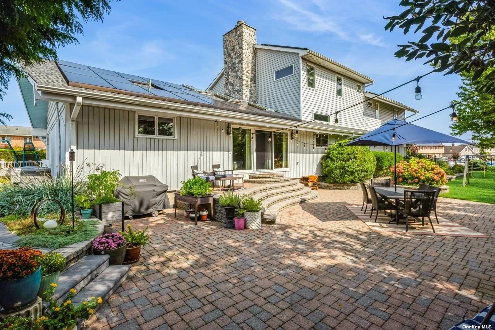 19 Waters Edge Court, Babylon, NY 11702
