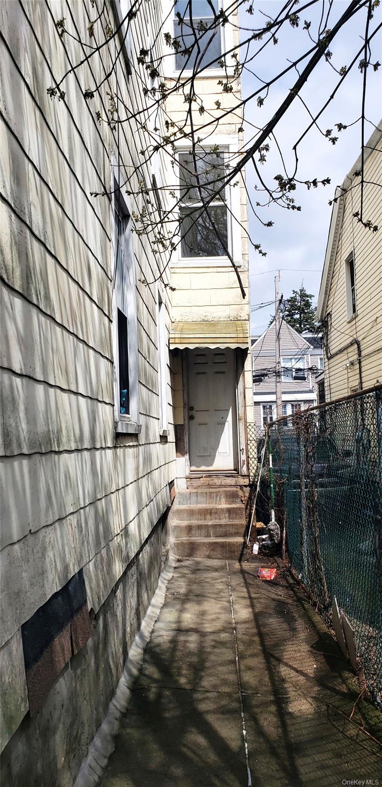 748 E 223rd Street, Bronx, NY 10466