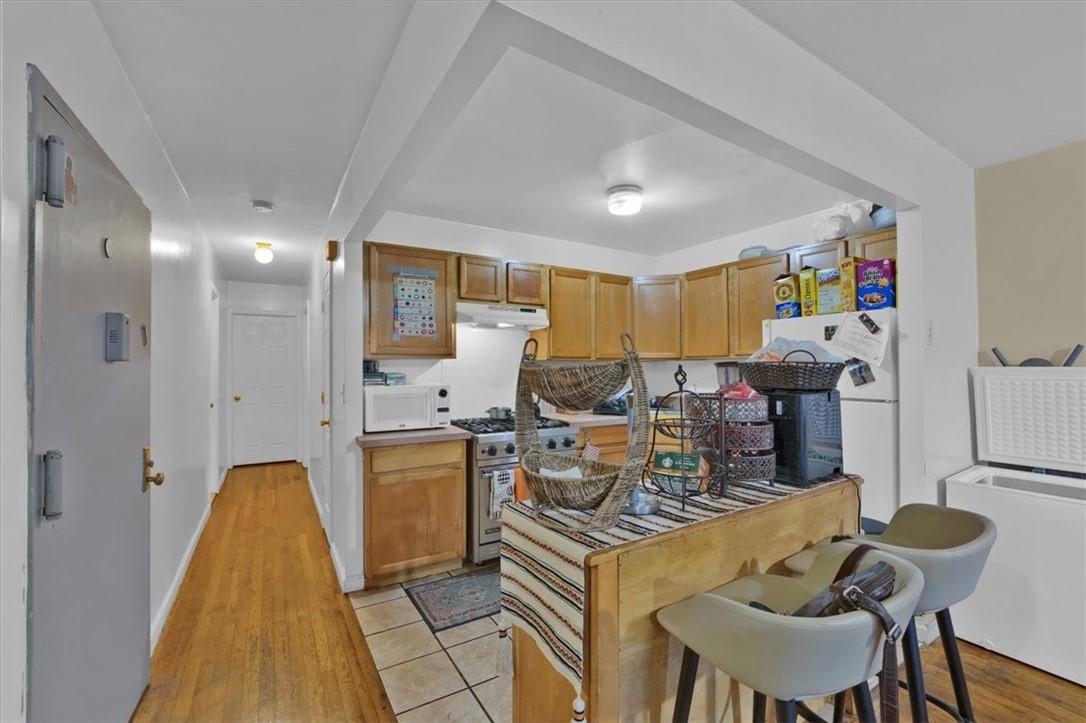 931 E 216th Street, Bronx, NY 10469