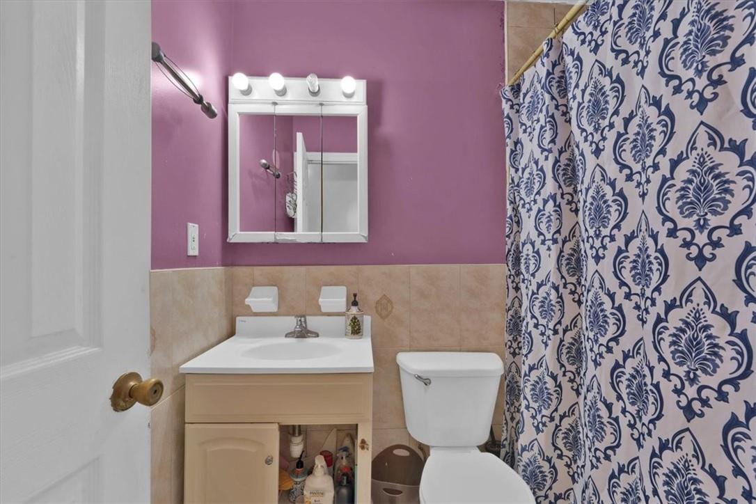 931 E 216th Street, Bronx, NY 10469