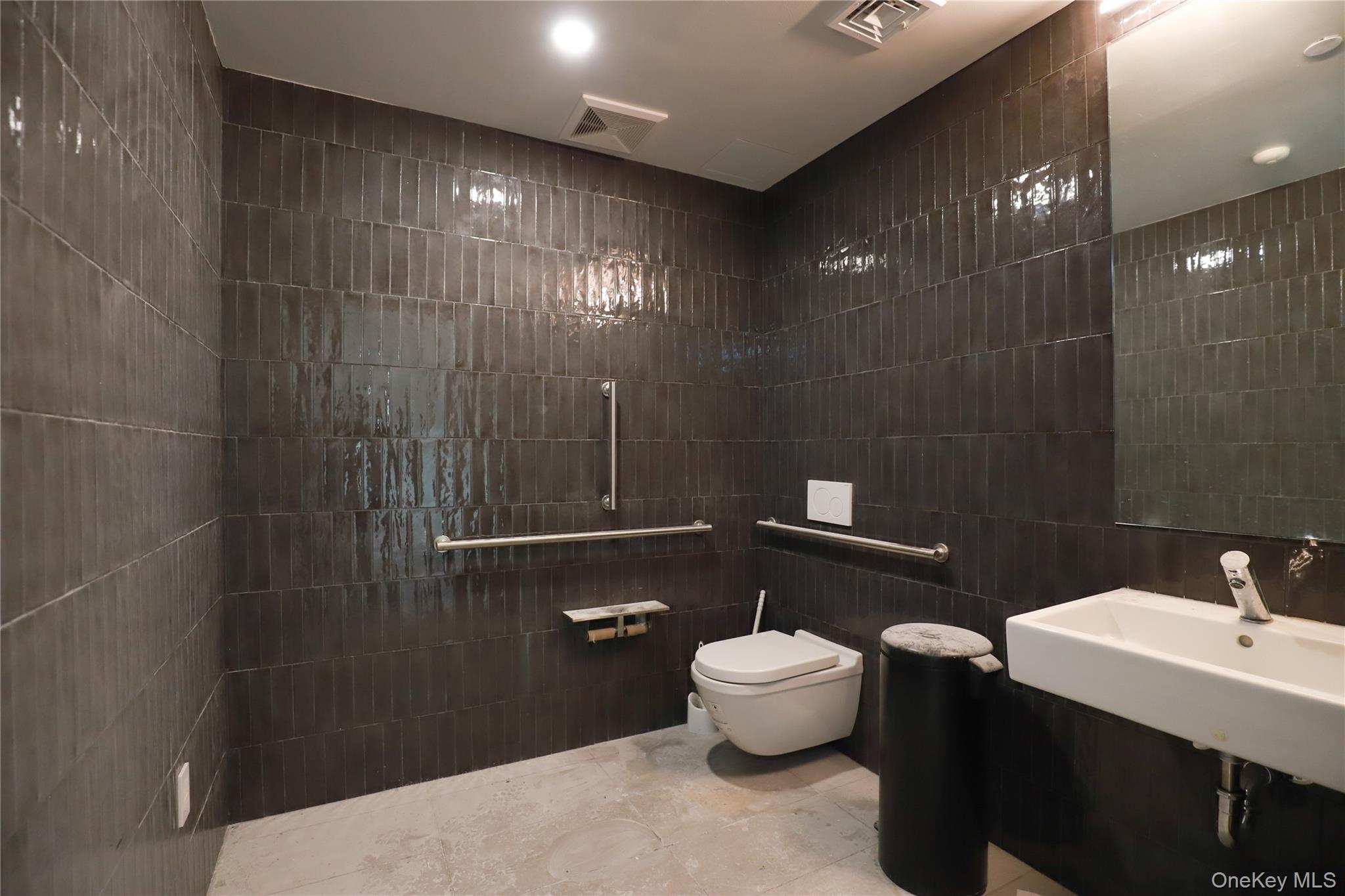 131-04 40 Road # 1 FL, Flushing, NY 11354