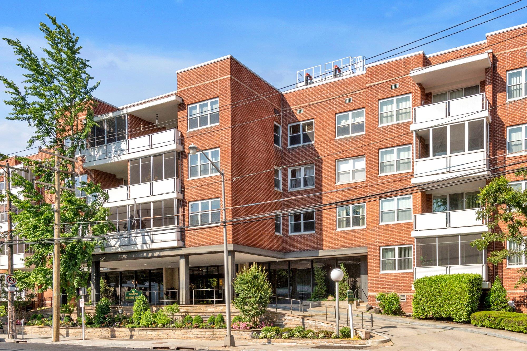 1 Kensington Gate # PH7, Great Neck, NY 11021