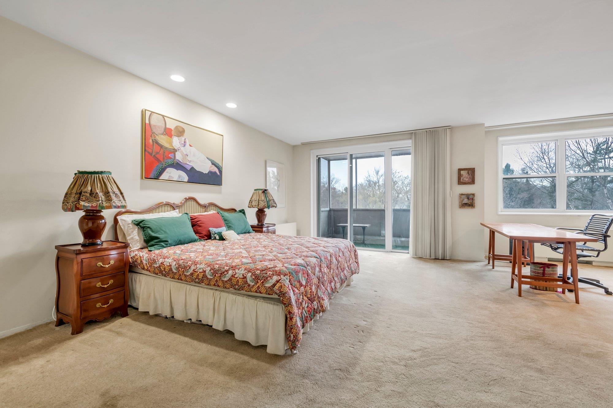 1 Kensington Gate # PH7, Great Neck, NY 11021