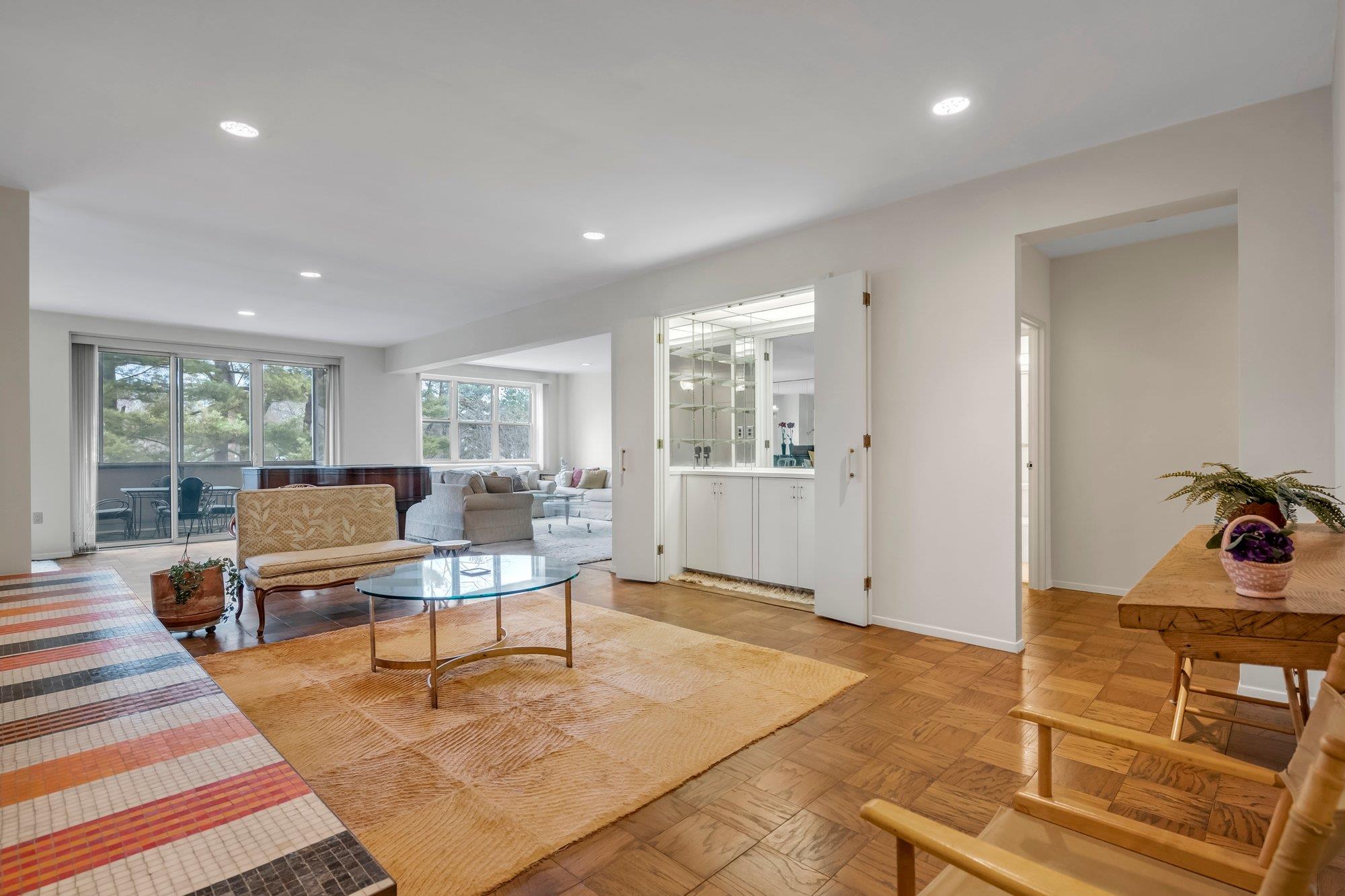 1 Kensington Gate # PH7, Great Neck, NY 11021