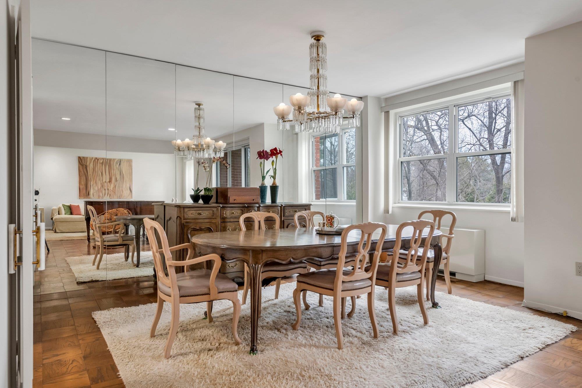 1 Kensington Gate # PH7, Great Neck, NY 11021