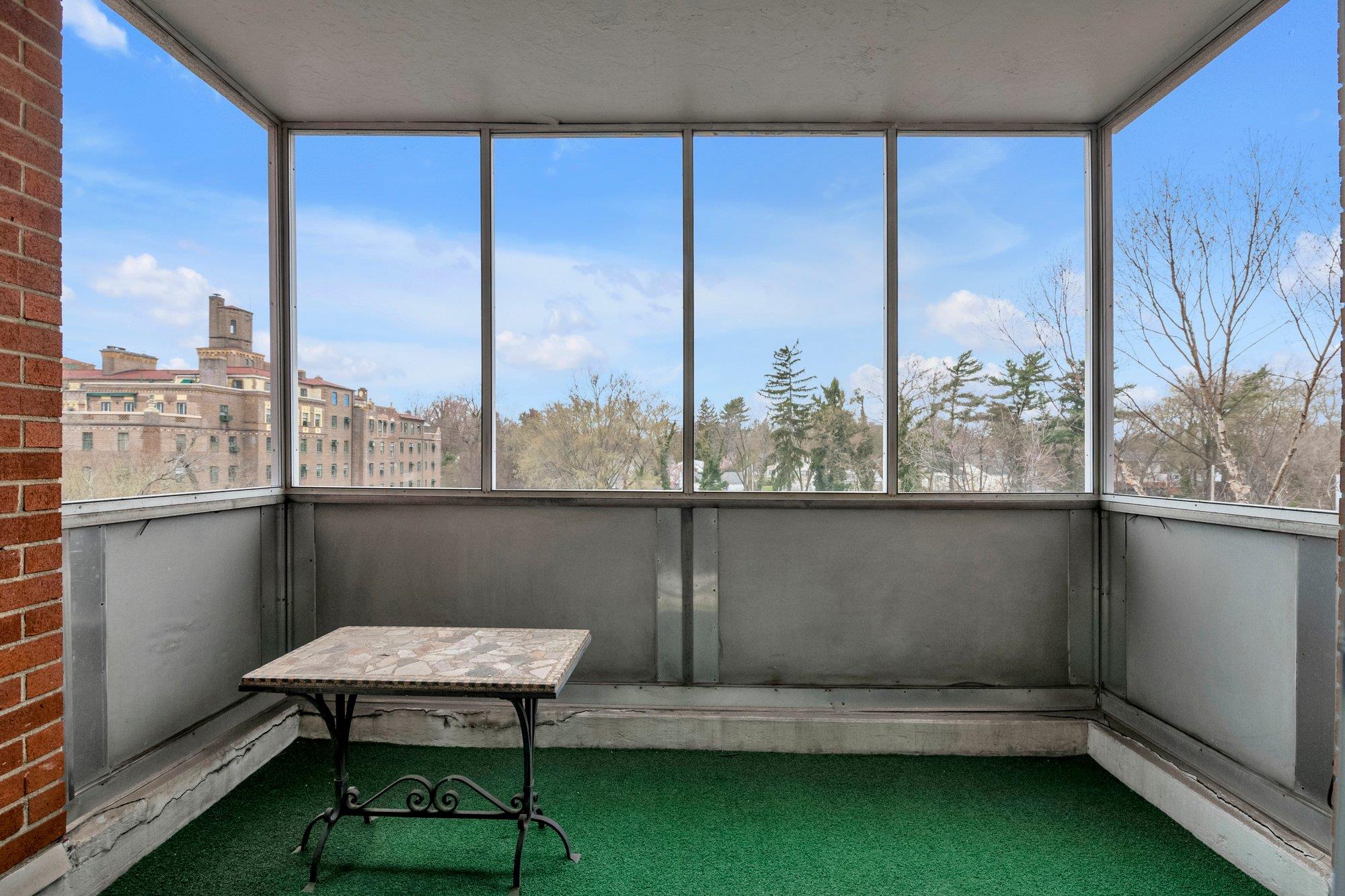 1 Kensington Gate # PH7, Great Neck, NY 11021