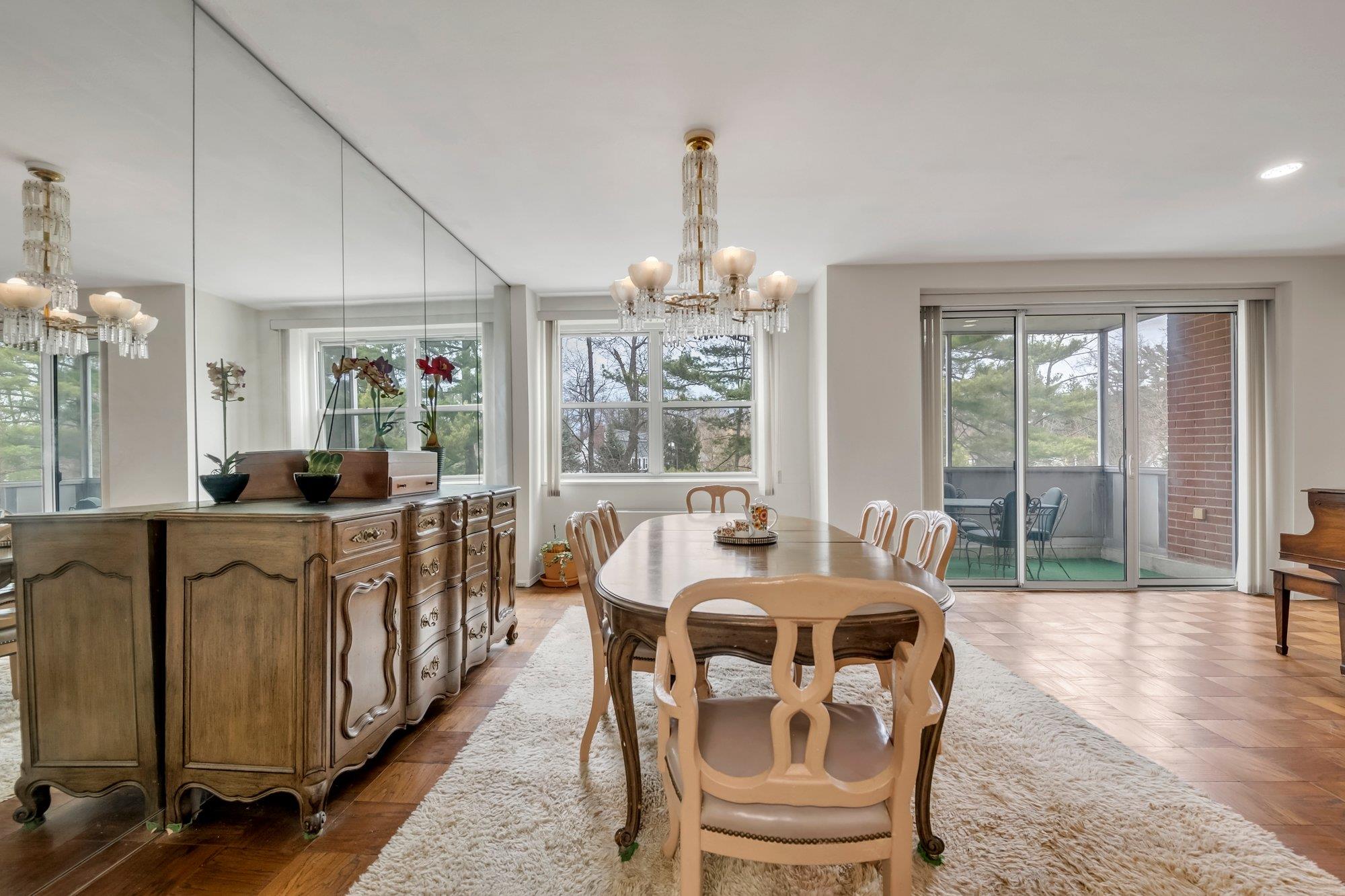 1 Kensington Gate # PH7, Great Neck, NY 11021