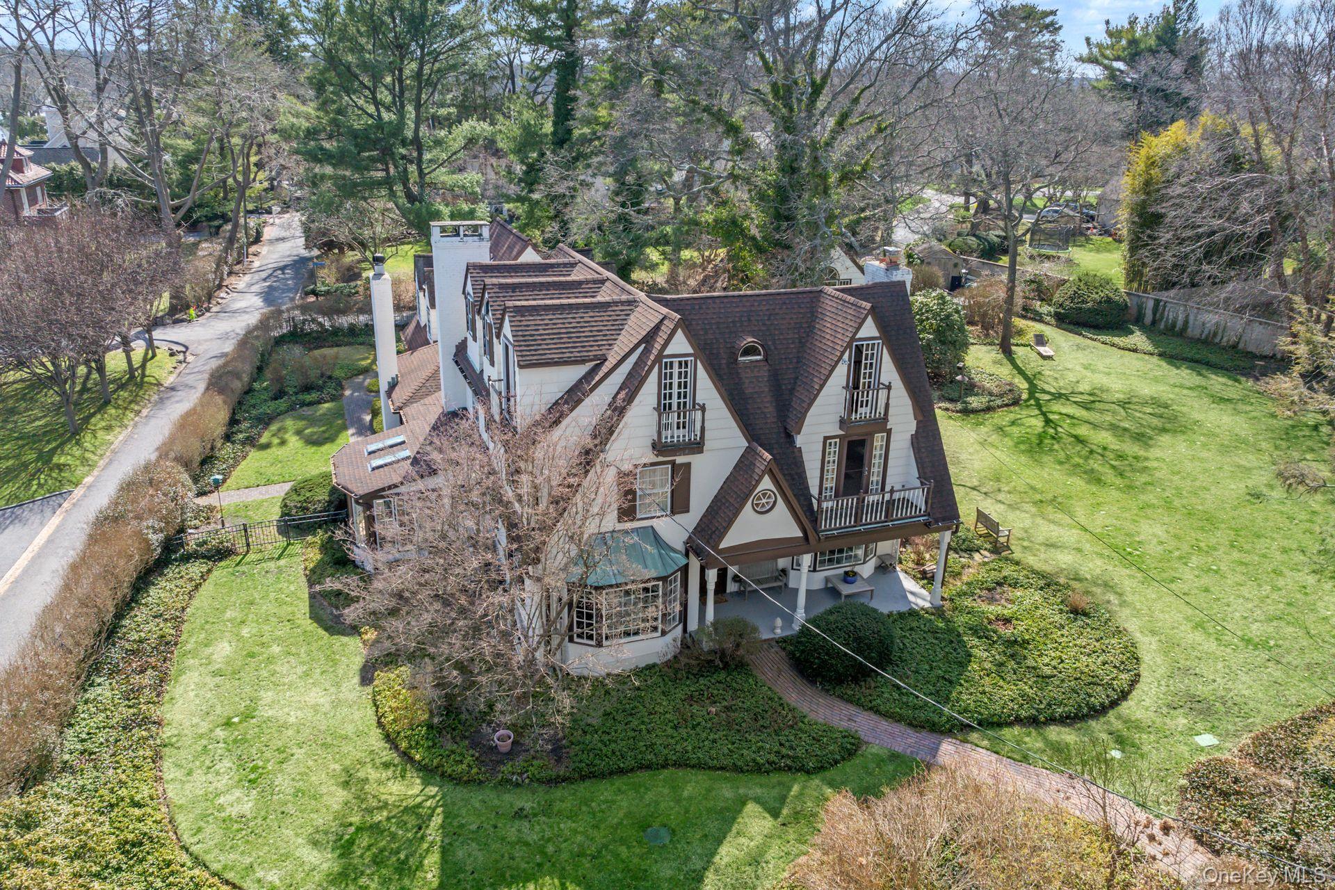 3 Wincoma Drive, Huntington Bay, NY 11743