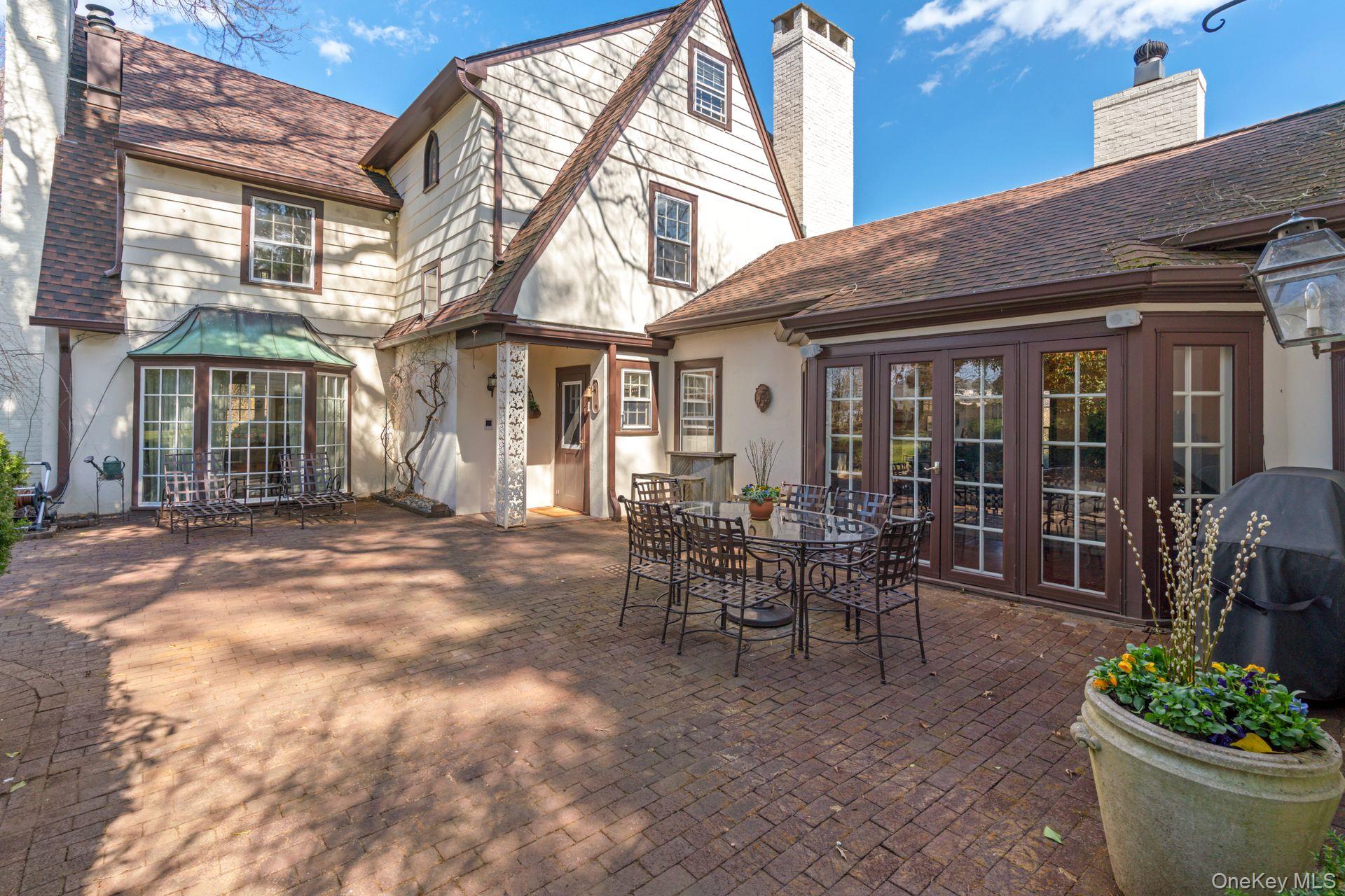 3 Wincoma Drive, Huntington Bay, NY 11743