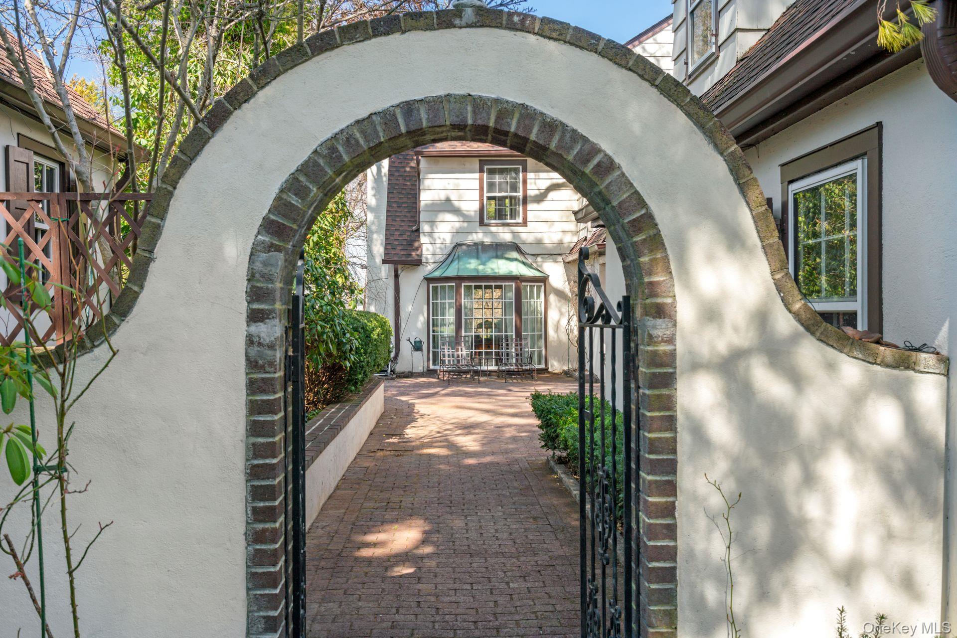 3 Wincoma Drive, Huntington Bay, NY 11743