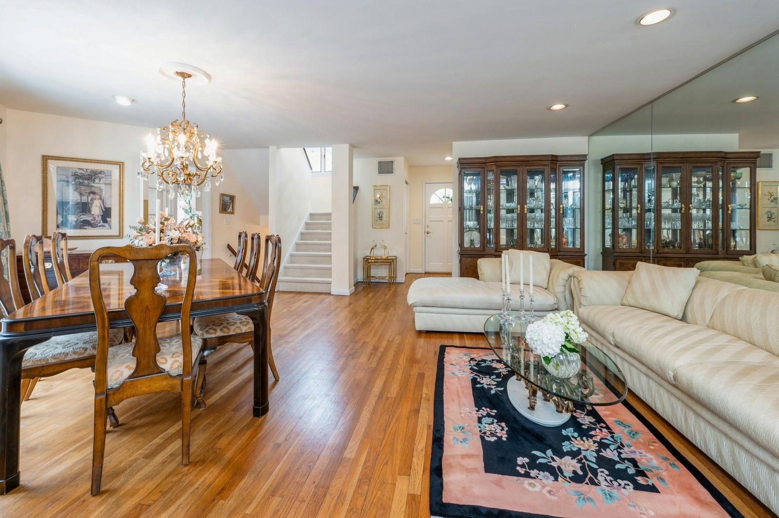 16 Greenvale Place, Scarsdale, NY 10583