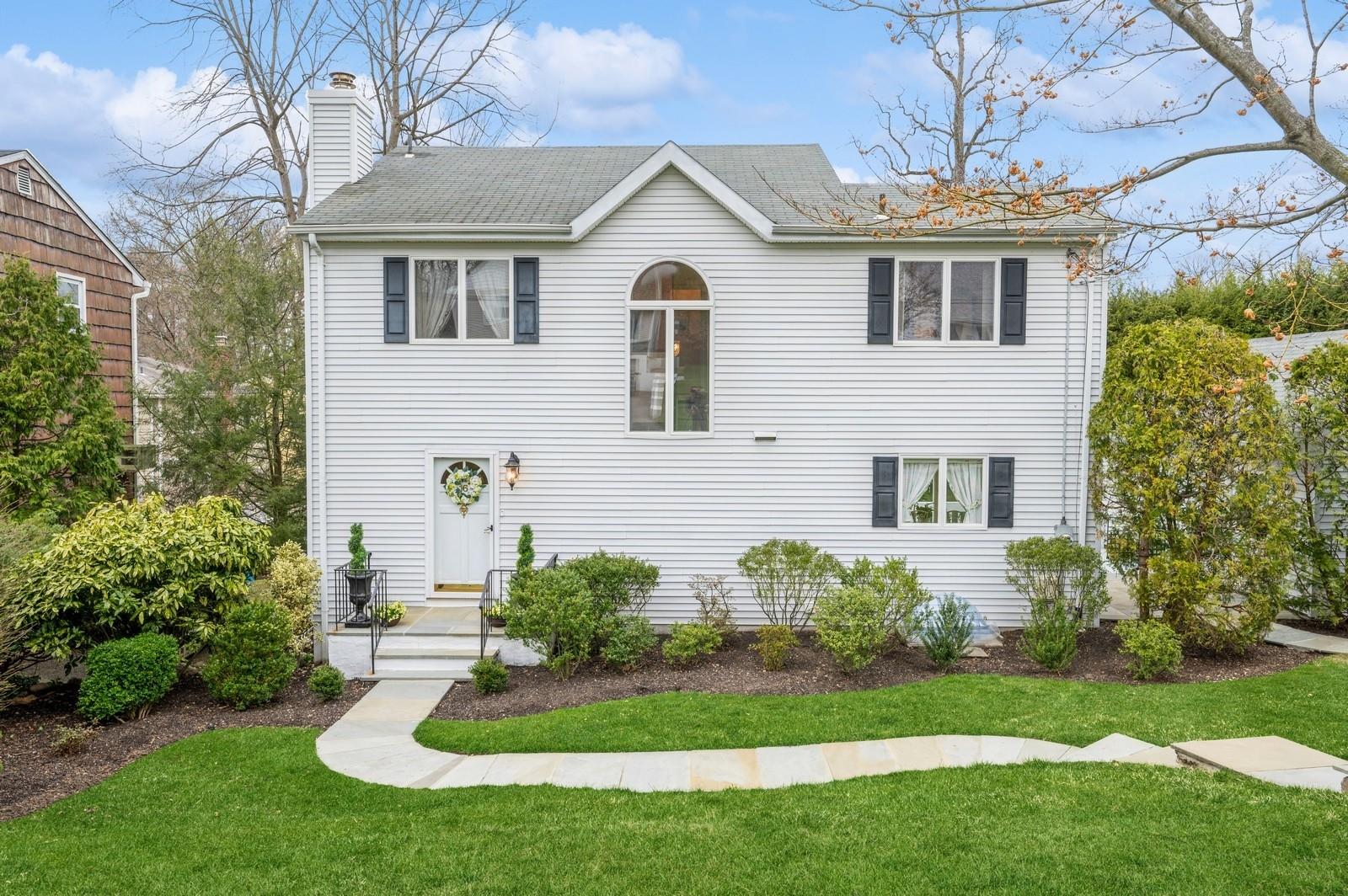 16 Greenvale Place, Scarsdale, NY 10583