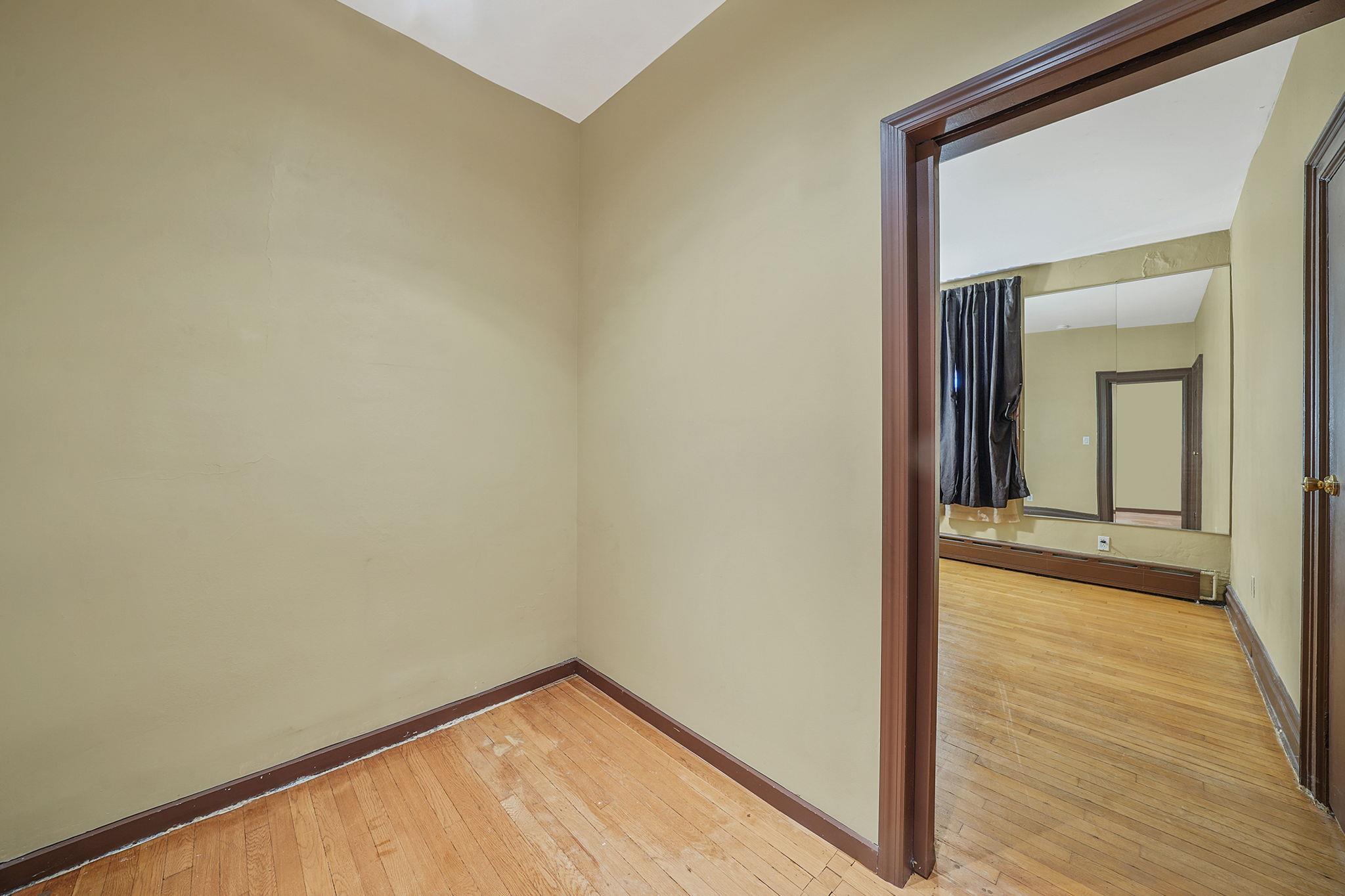 3005 31st Avenue, Astoria, NY 11106