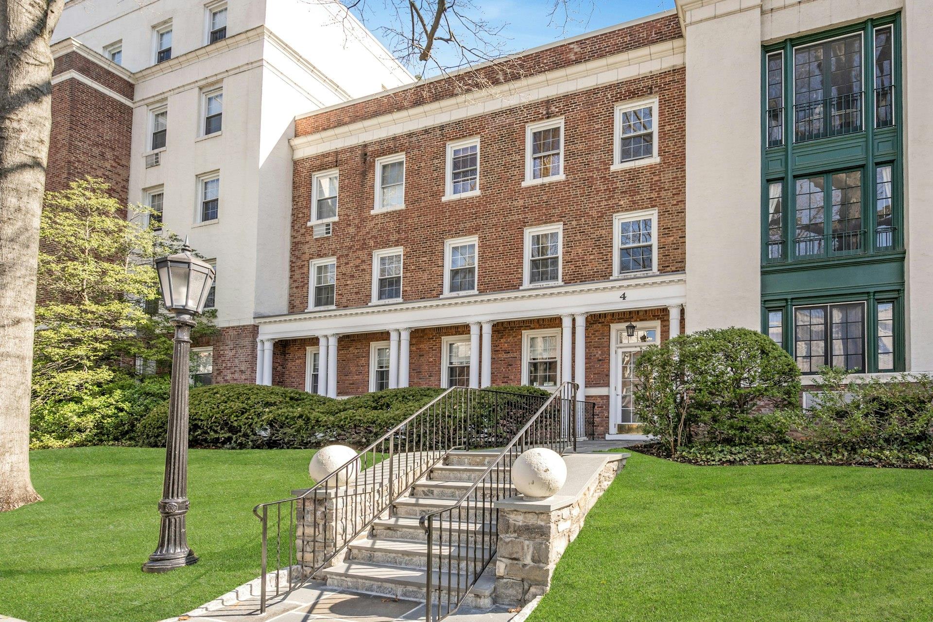 4 Brooklands # 2J, Bronxville, NY 10708