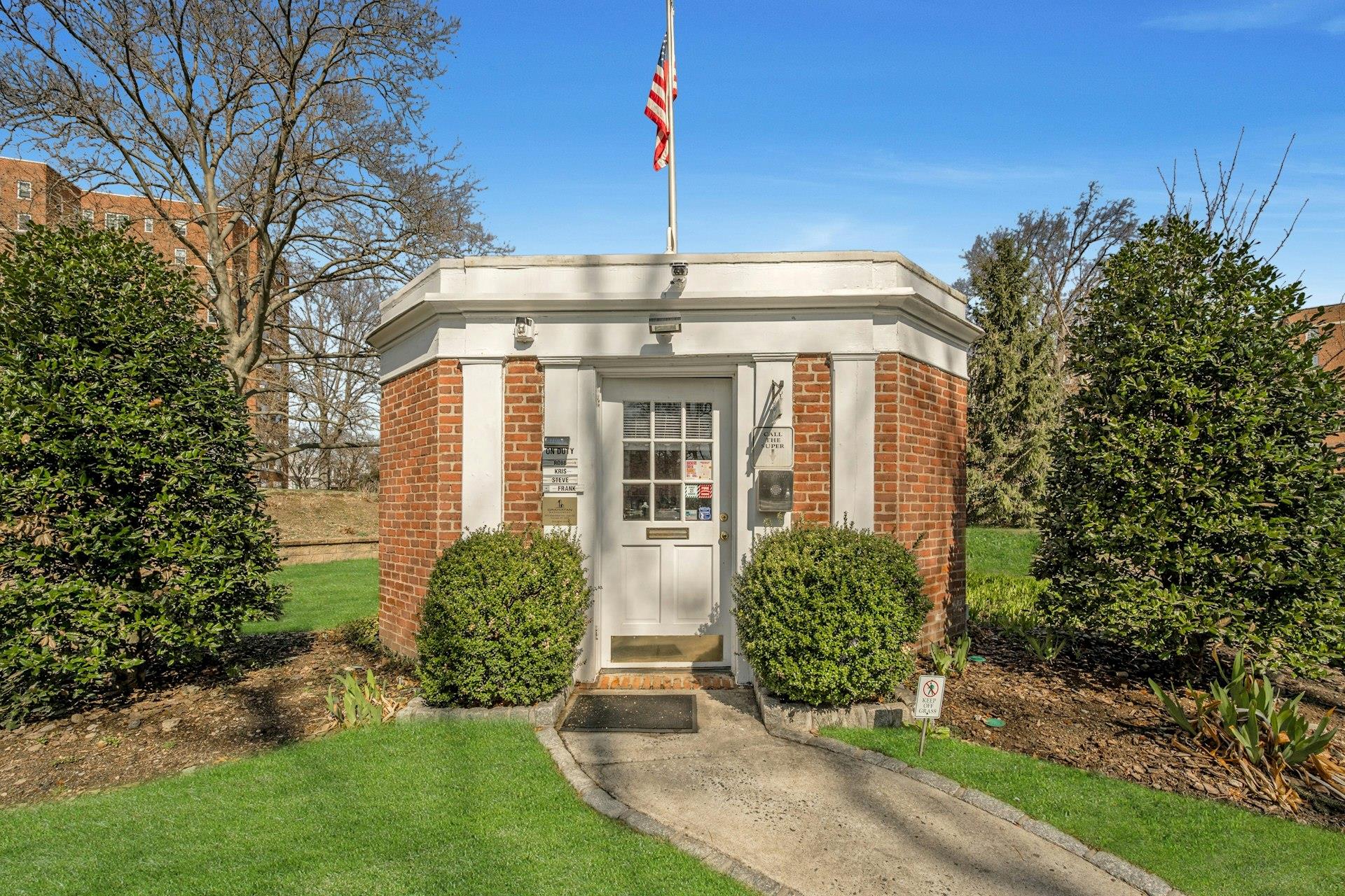 4 Brooklands # 2J, Bronxville, NY 10708