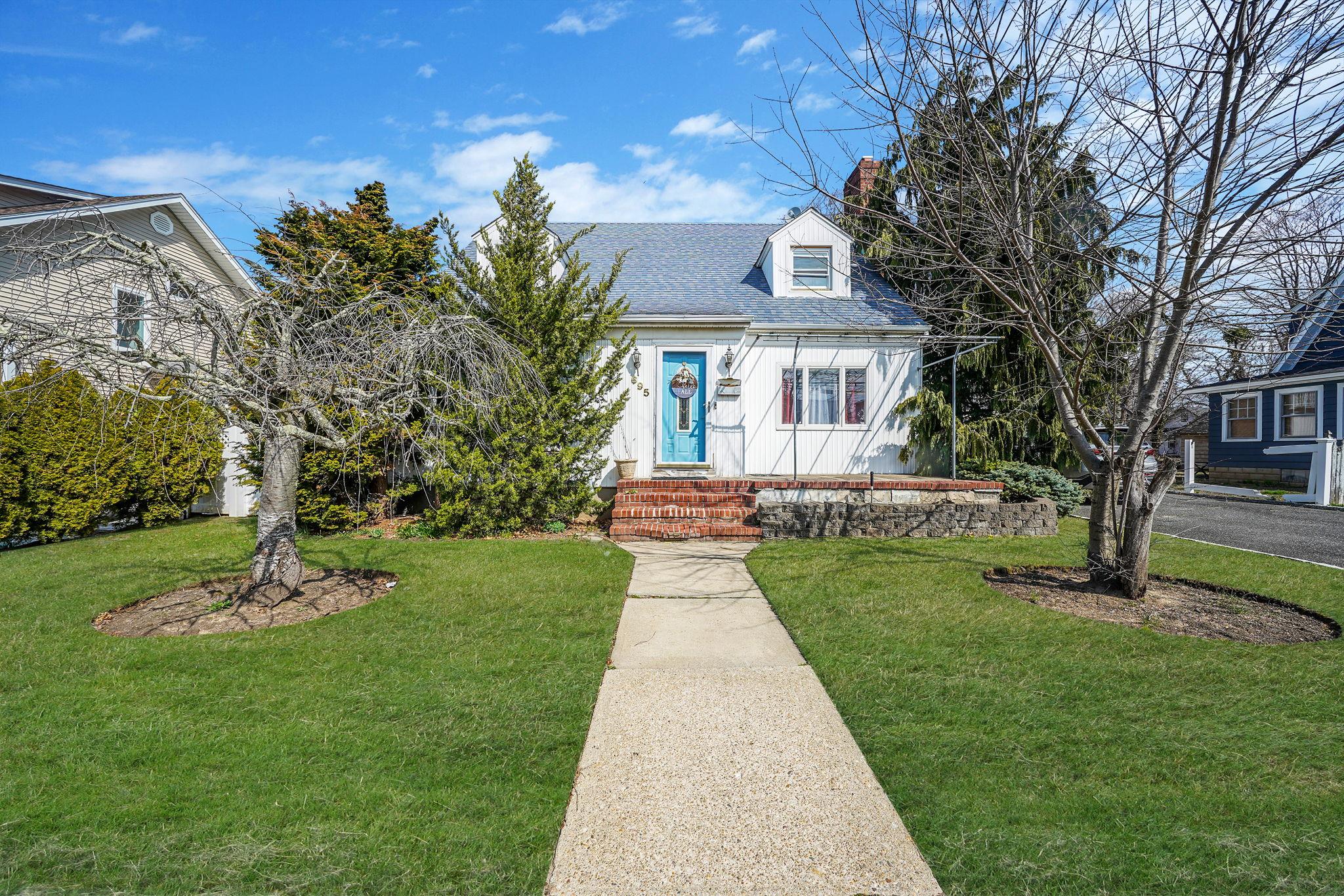 695 Koelbel Court, Baldwin, NY 11510