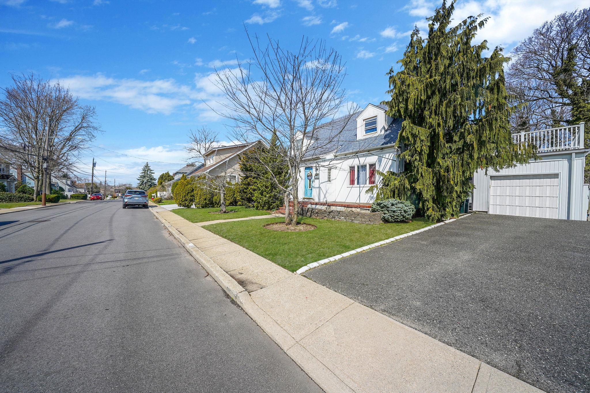 695 Koelbel Court, Baldwin, NY 11510