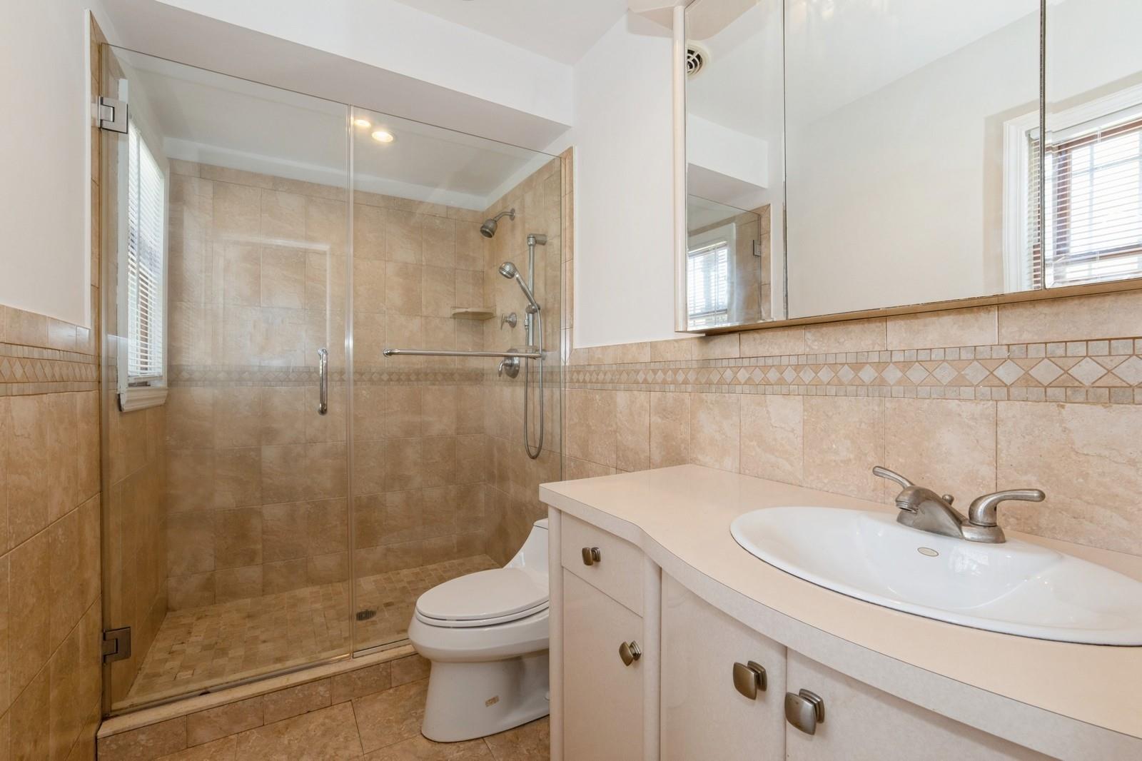 193-03 85th Road, Holliswood, NY 11423