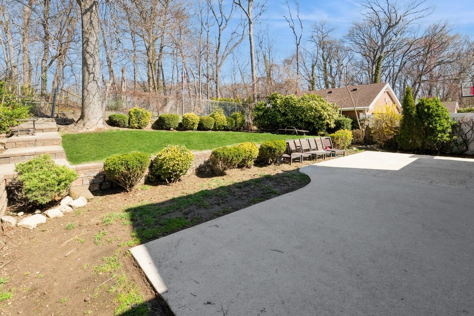 193-03 85th Road, Holliswood, NY 11423