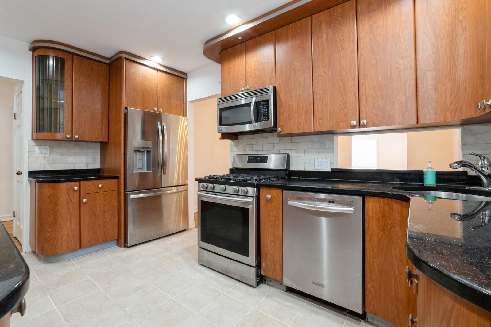 193-03 85th Road, Holliswood, NY 11423