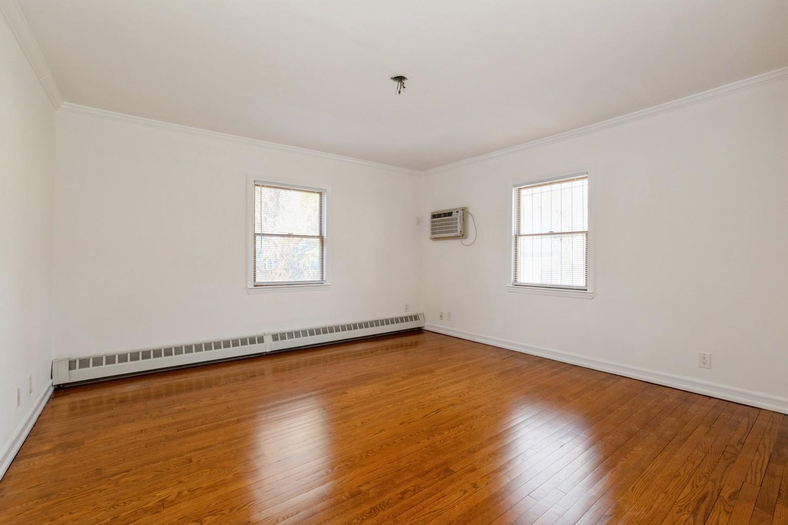 193-03 85th Road, Holliswood, NY 11423