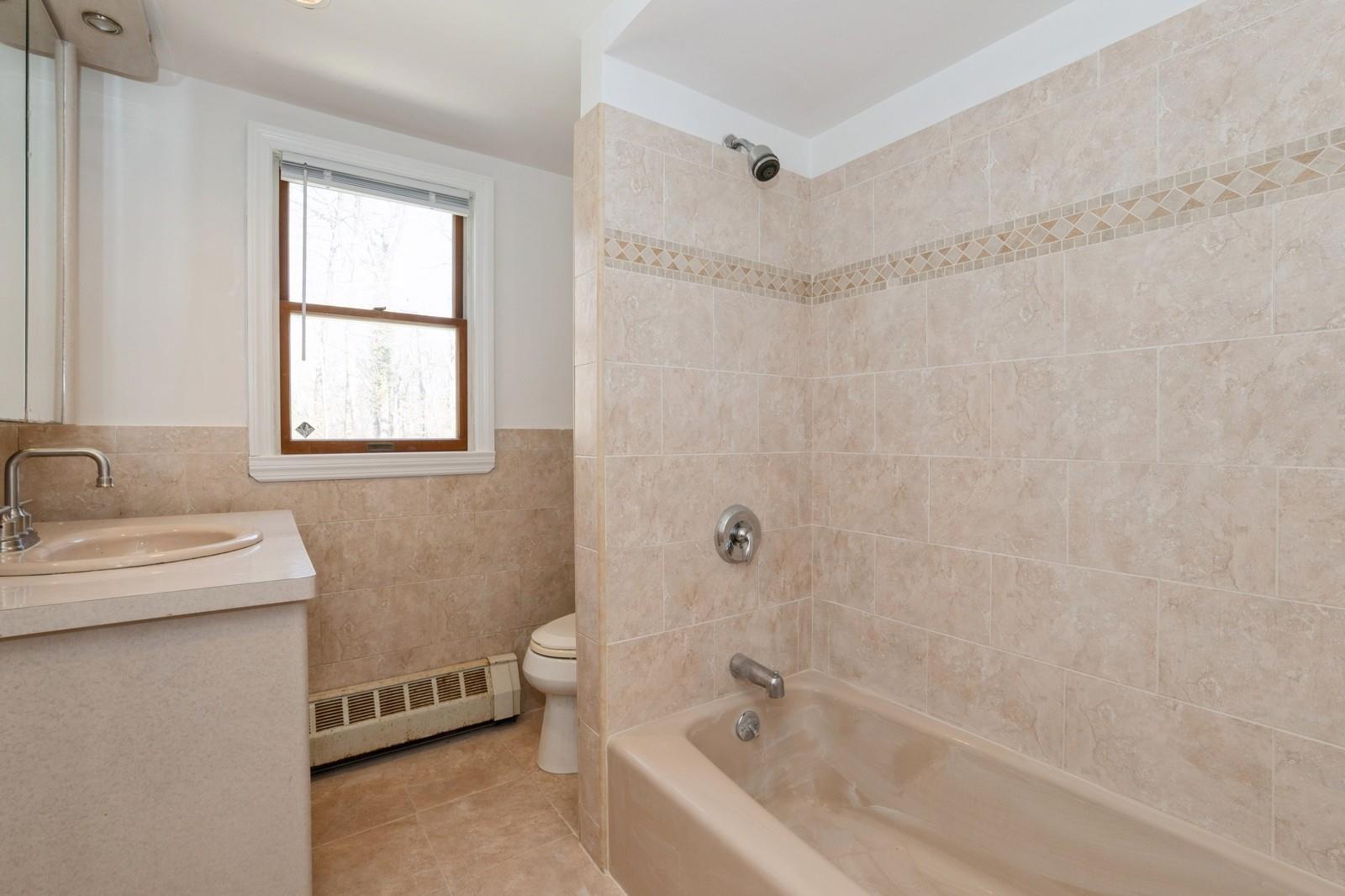 193-03 85th Road, Holliswood, NY 11423