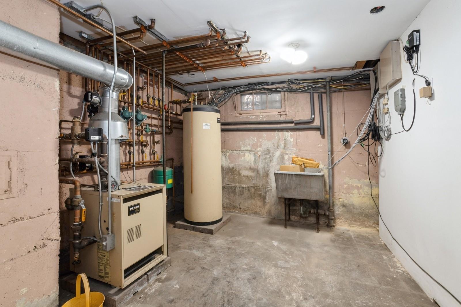 193-03 85th Road, Holliswood, NY 11423