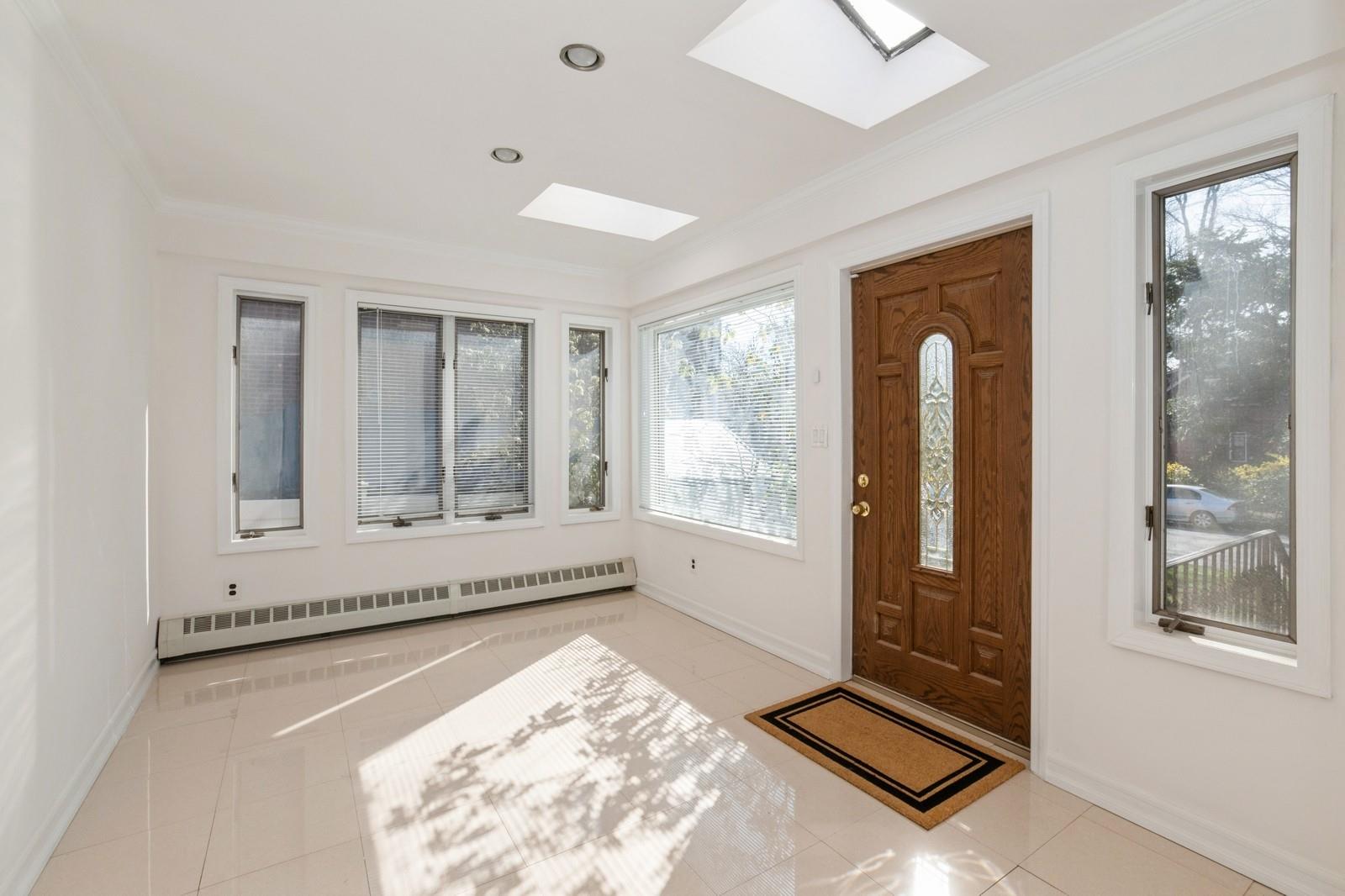 193-03 85th Road, Holliswood, NY 11423