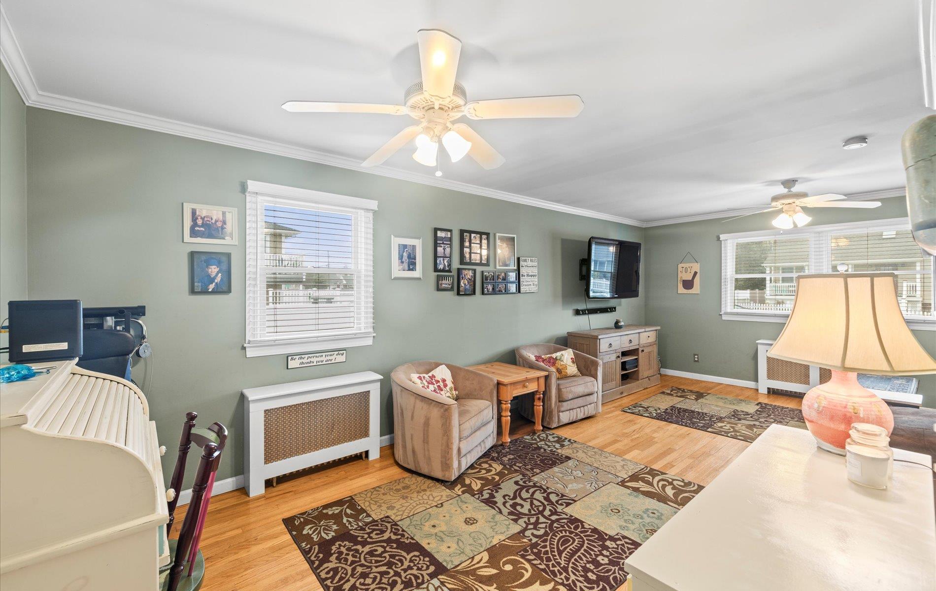 27 Coolidge Avenue, Amity Harbor, NY 11701