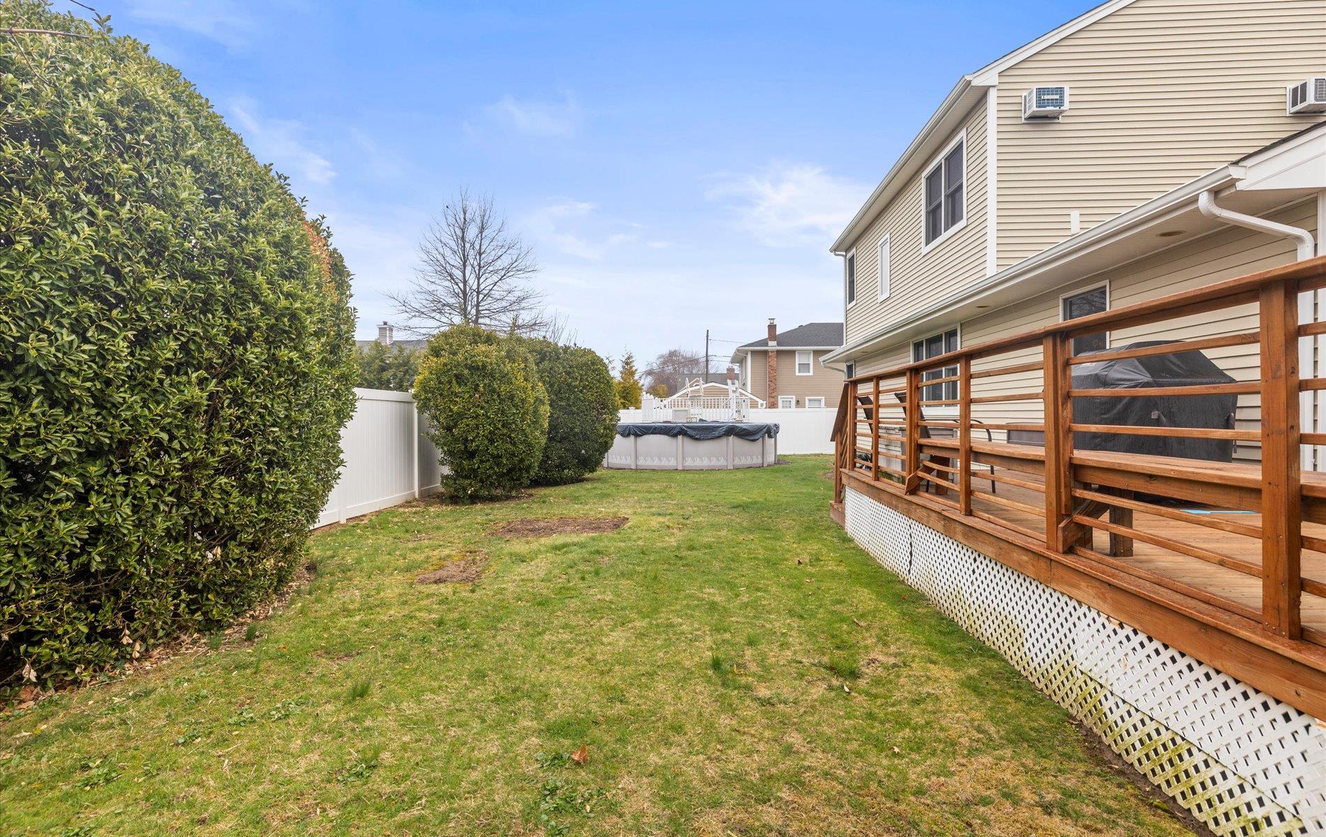 27 Coolidge Avenue, Amity Harbor, NY 11701